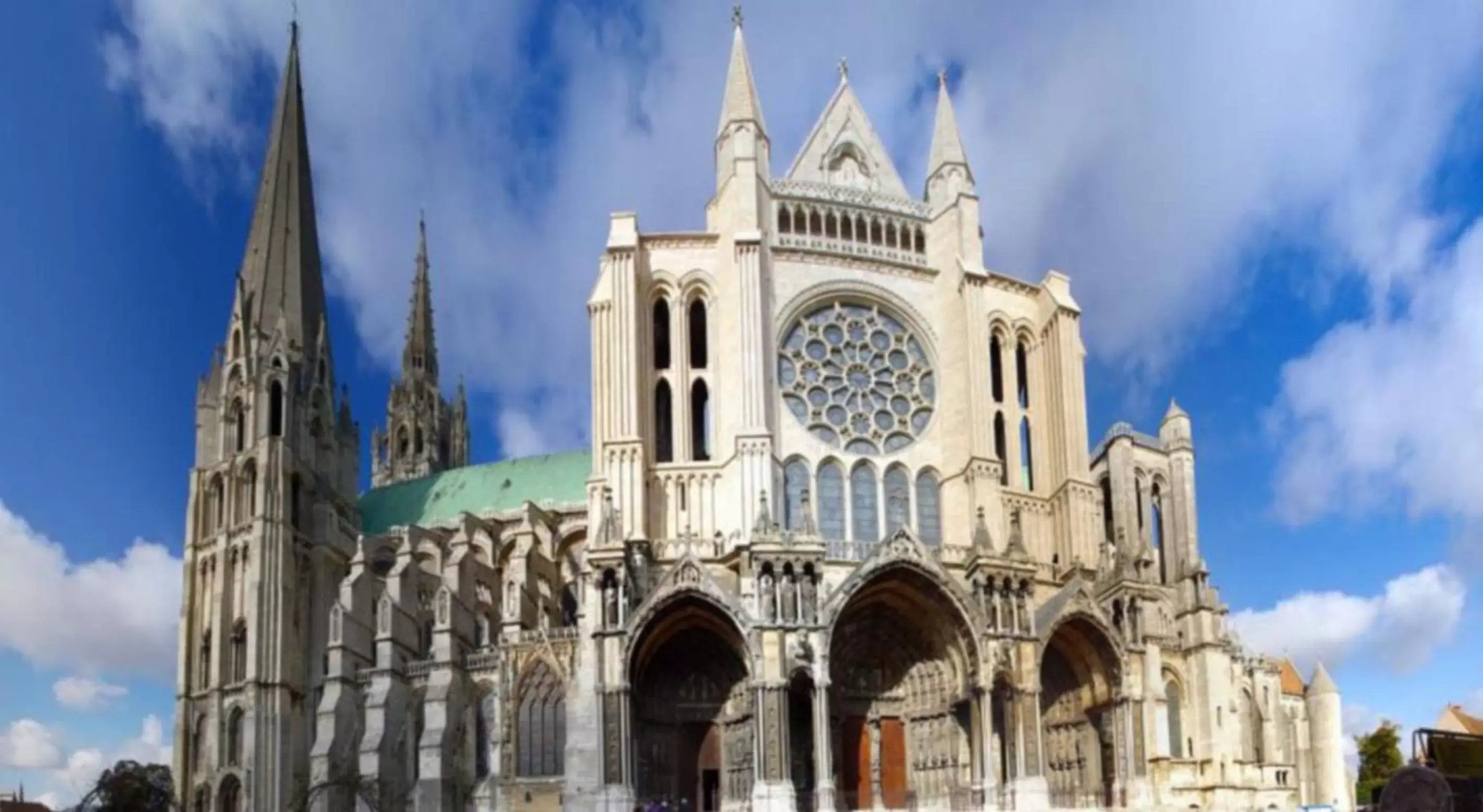 Nearby landmark, Property Building in Logis L'Orée de Chartres - Barjouville