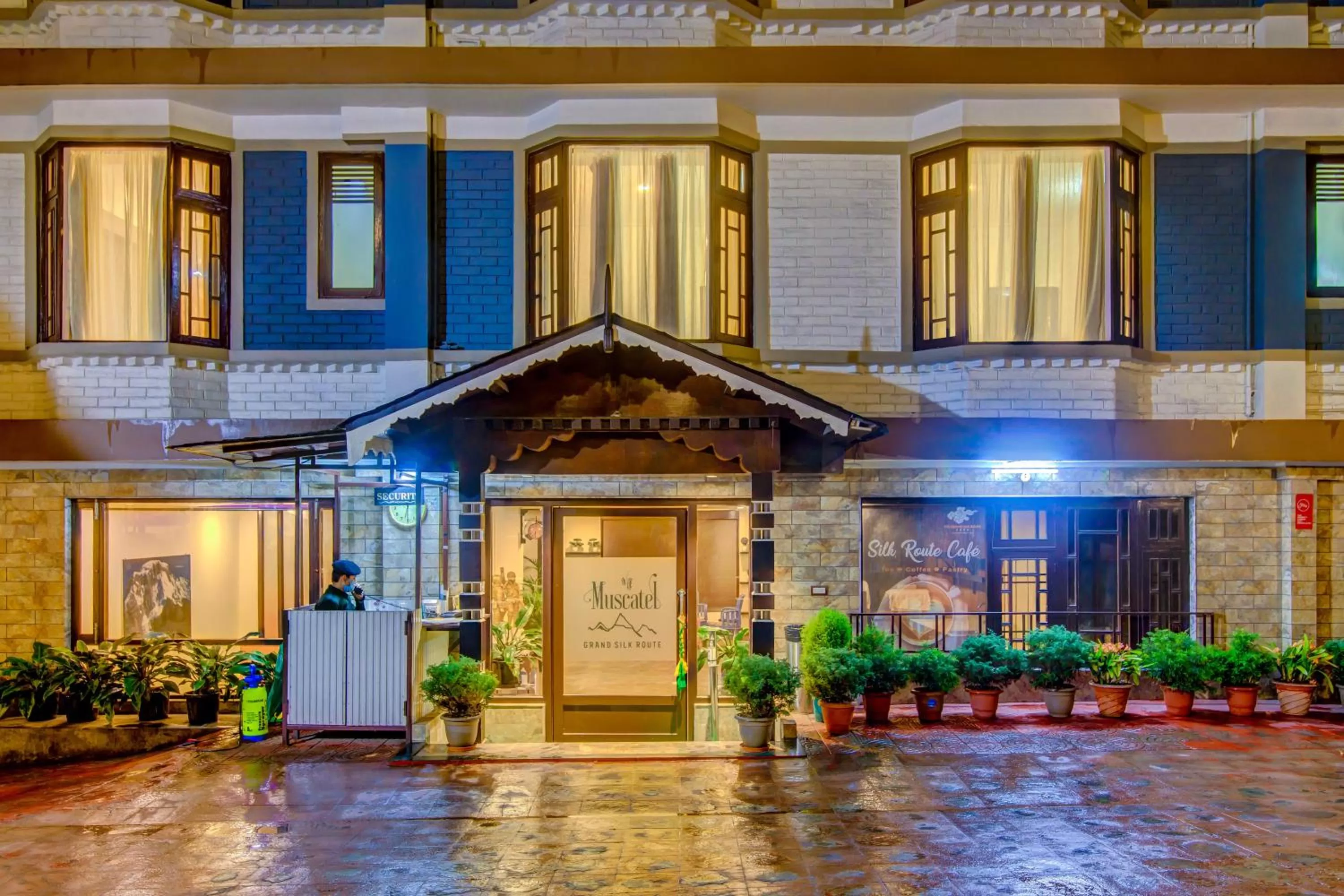 Facade/entrance in Muscatel Grand Silkroute - 300 Mts from MG Marg