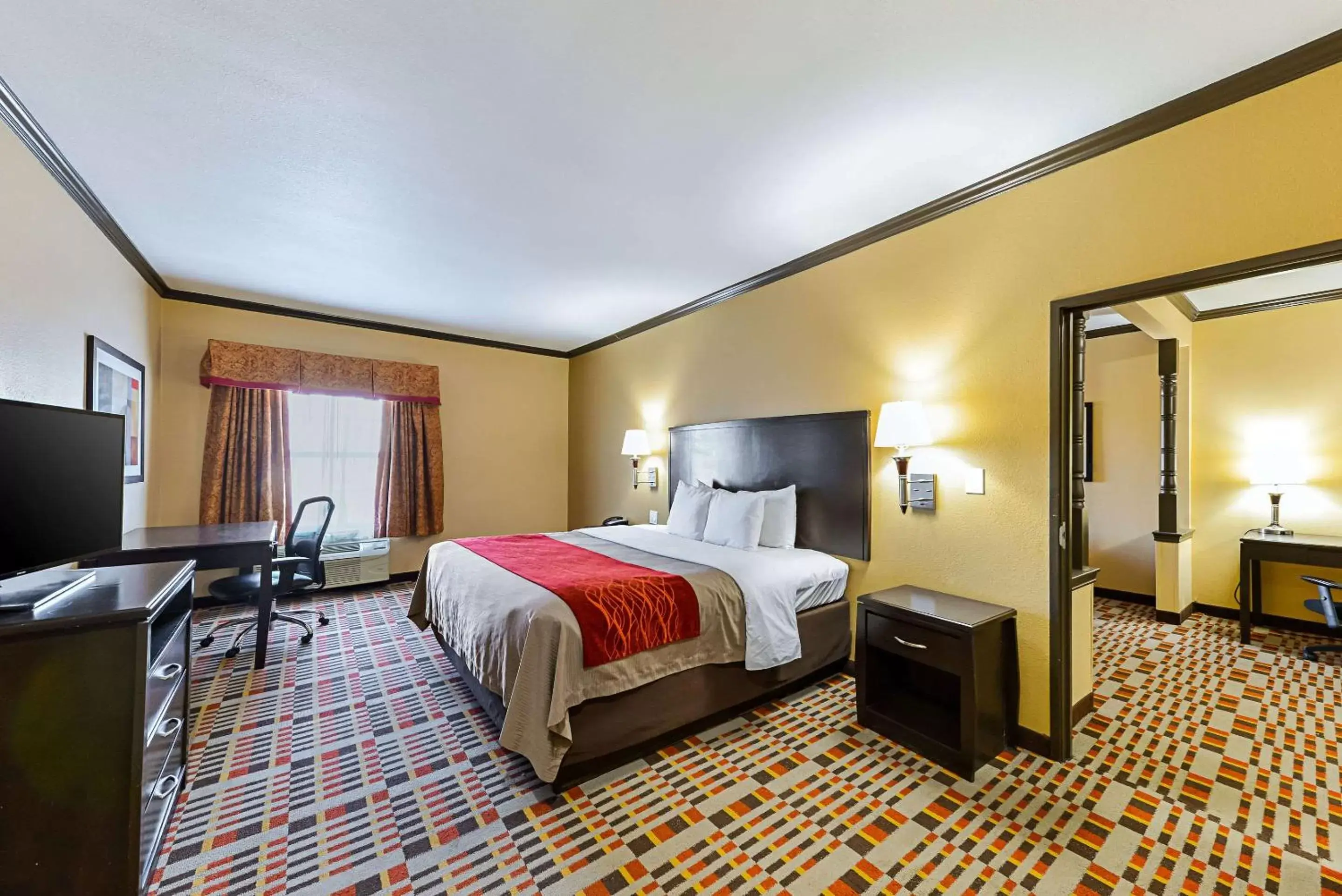 Photo of the whole room, Bed in Quality Inn & Suites Lubbock