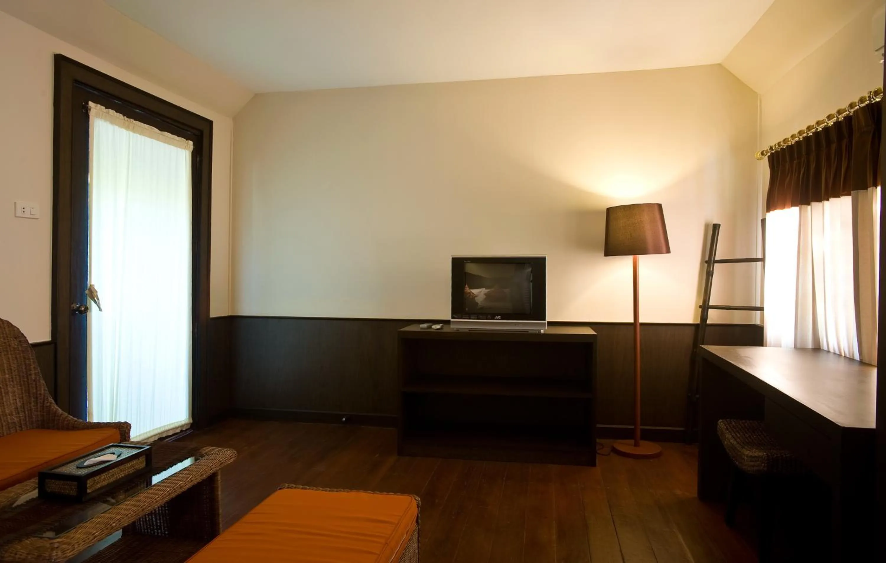 Living room, Bed in Inrawadee Resort