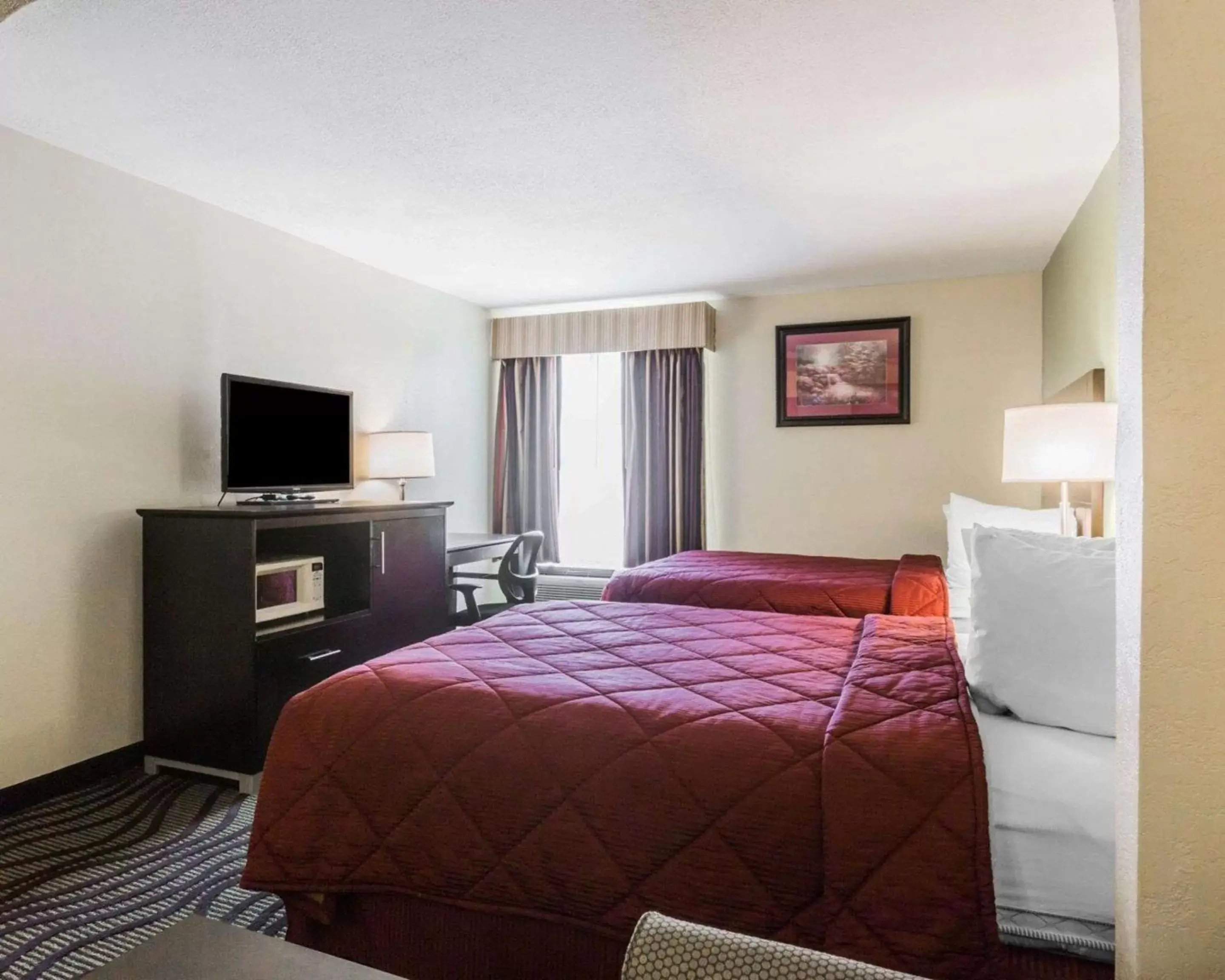 Photo of the whole room, Bed in Quality Inn & Suites near Coliseum and Hwy 231 North