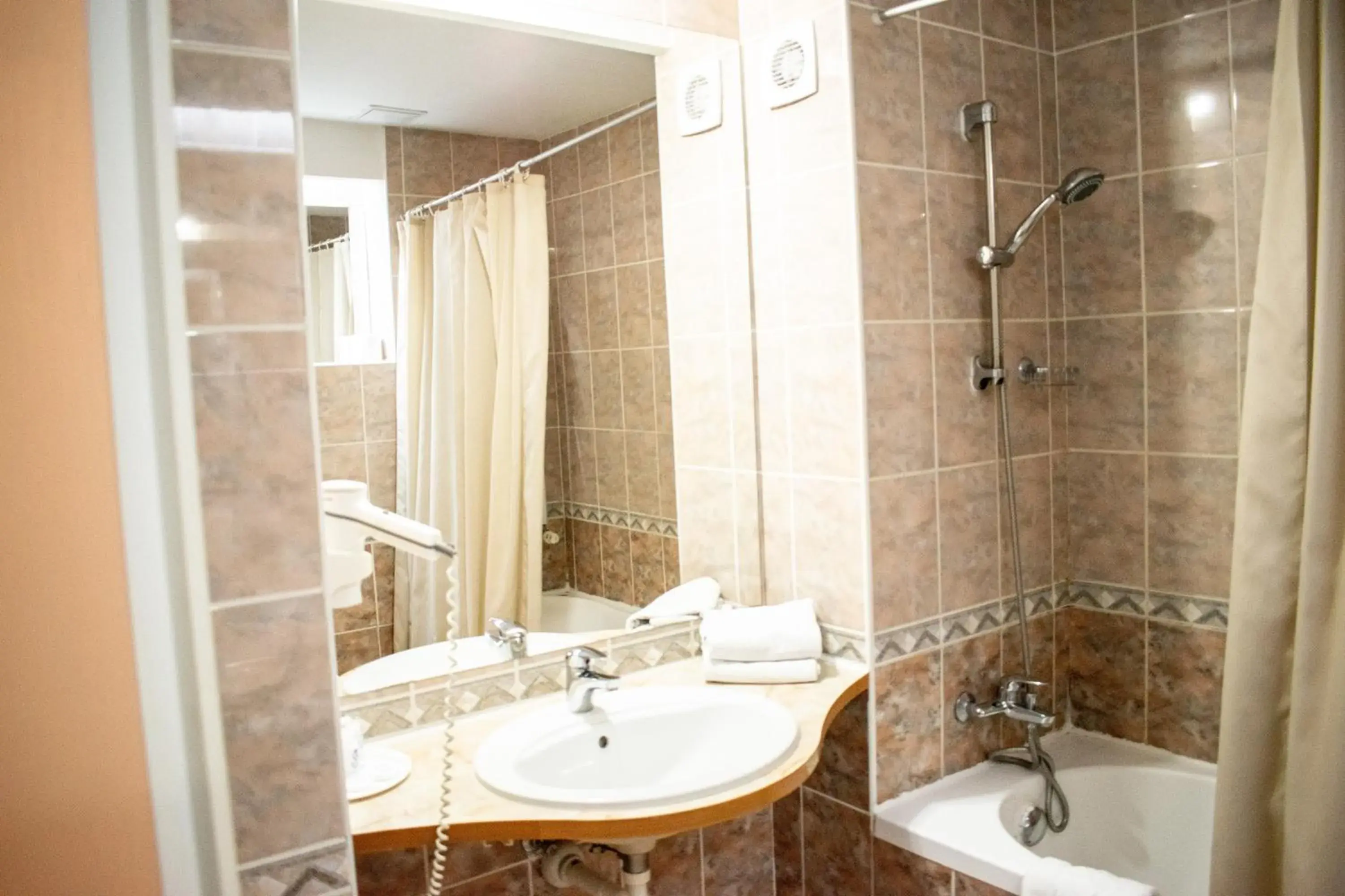 Bathroom in Atrium Hotel Bucharest City Center