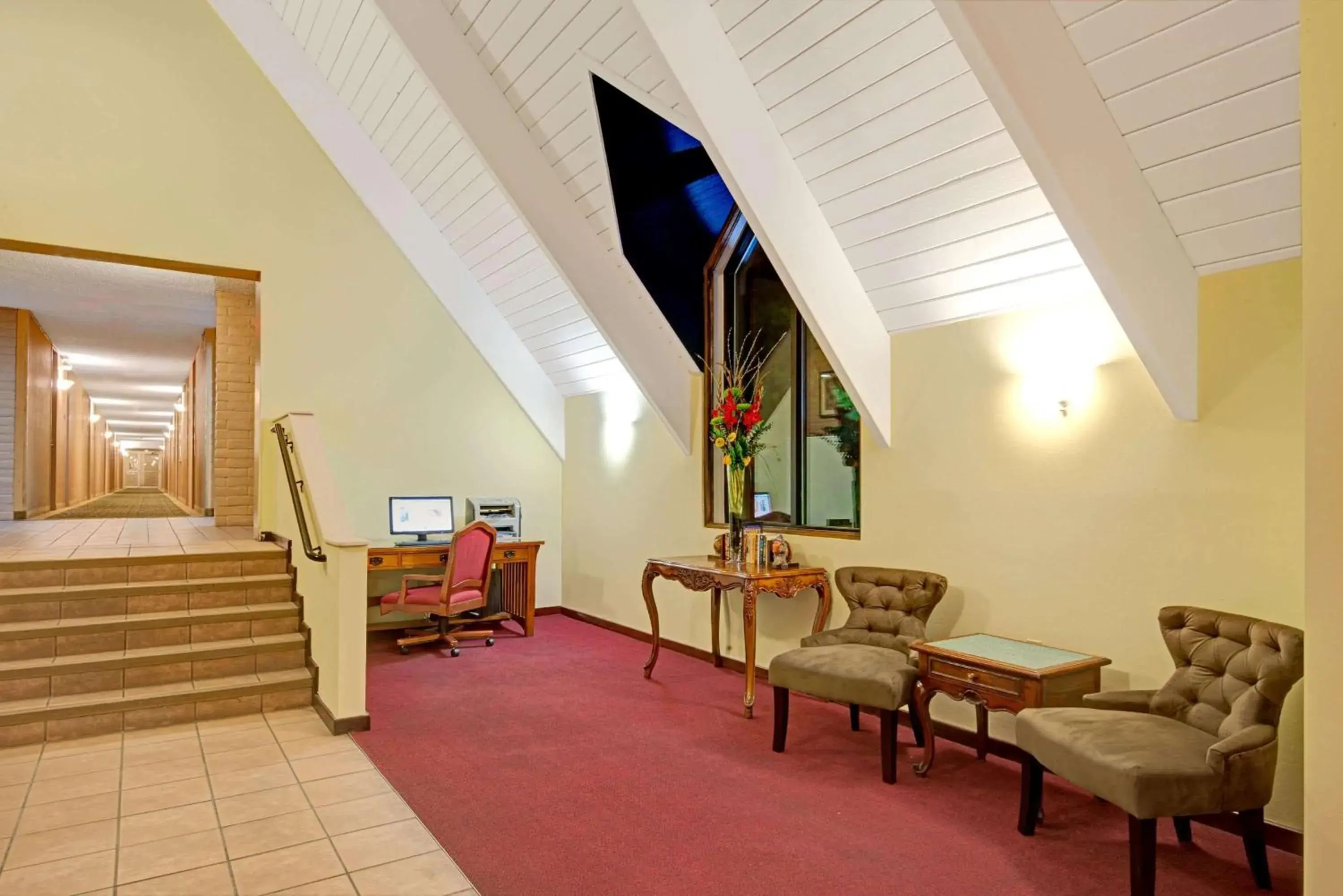 Lobby or reception, Seating Area in Howard Johnson by Wyndham Albuquerque Midtown