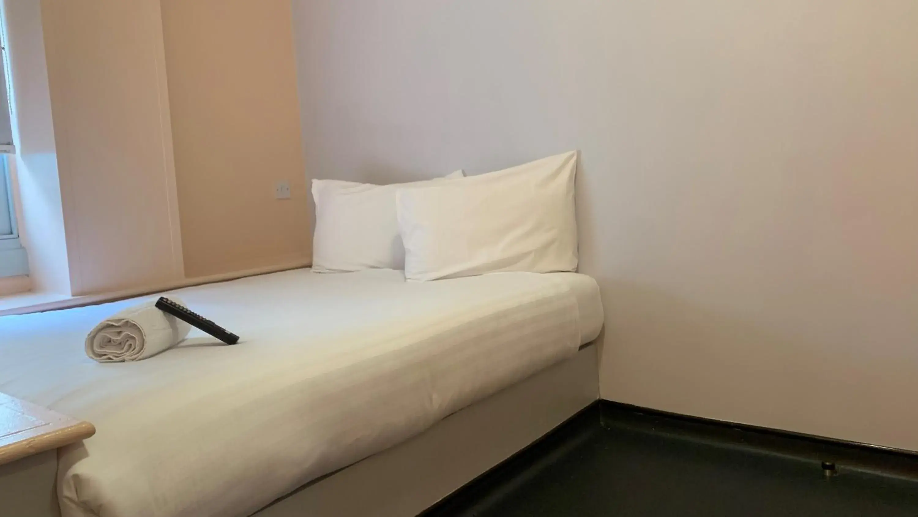 Bed in easyHotel Victoria