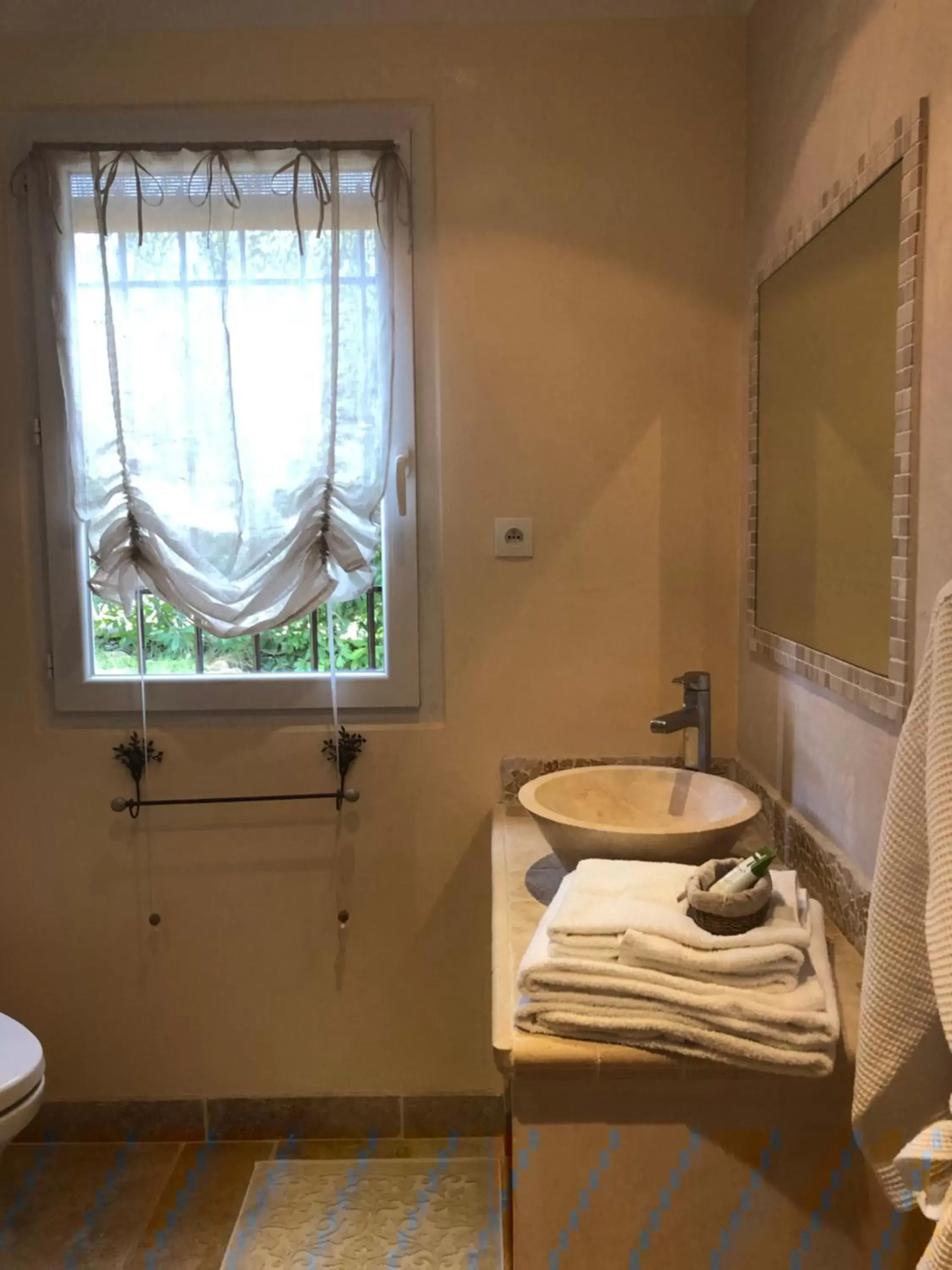 Decorative detail, Bathroom in Mas de l'Olivette