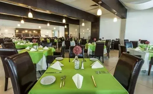 Restaurant/Places to Eat in Hotel Las Trojes