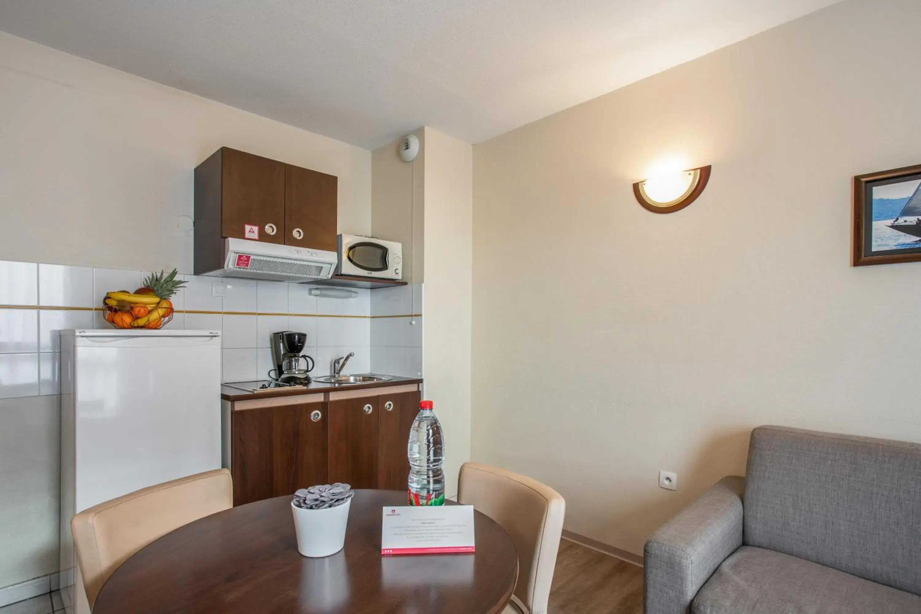 Coffee/tea facilities in Appart'City Classic Nîmes Coffee/tea facilities in Appart'City Classic Nîmes