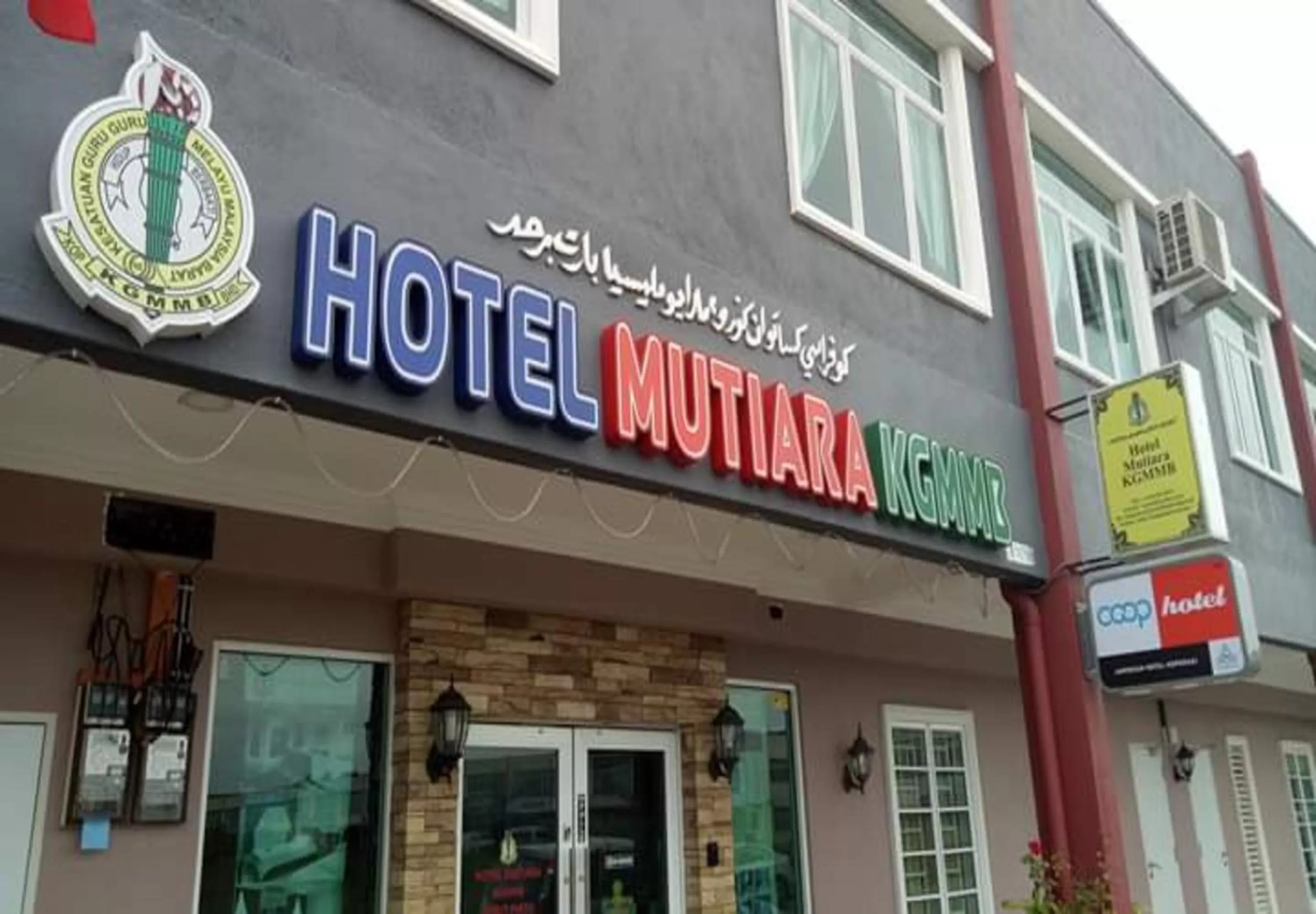 Facade/entrance in Hotel Mutiara KGMMB, Melaka