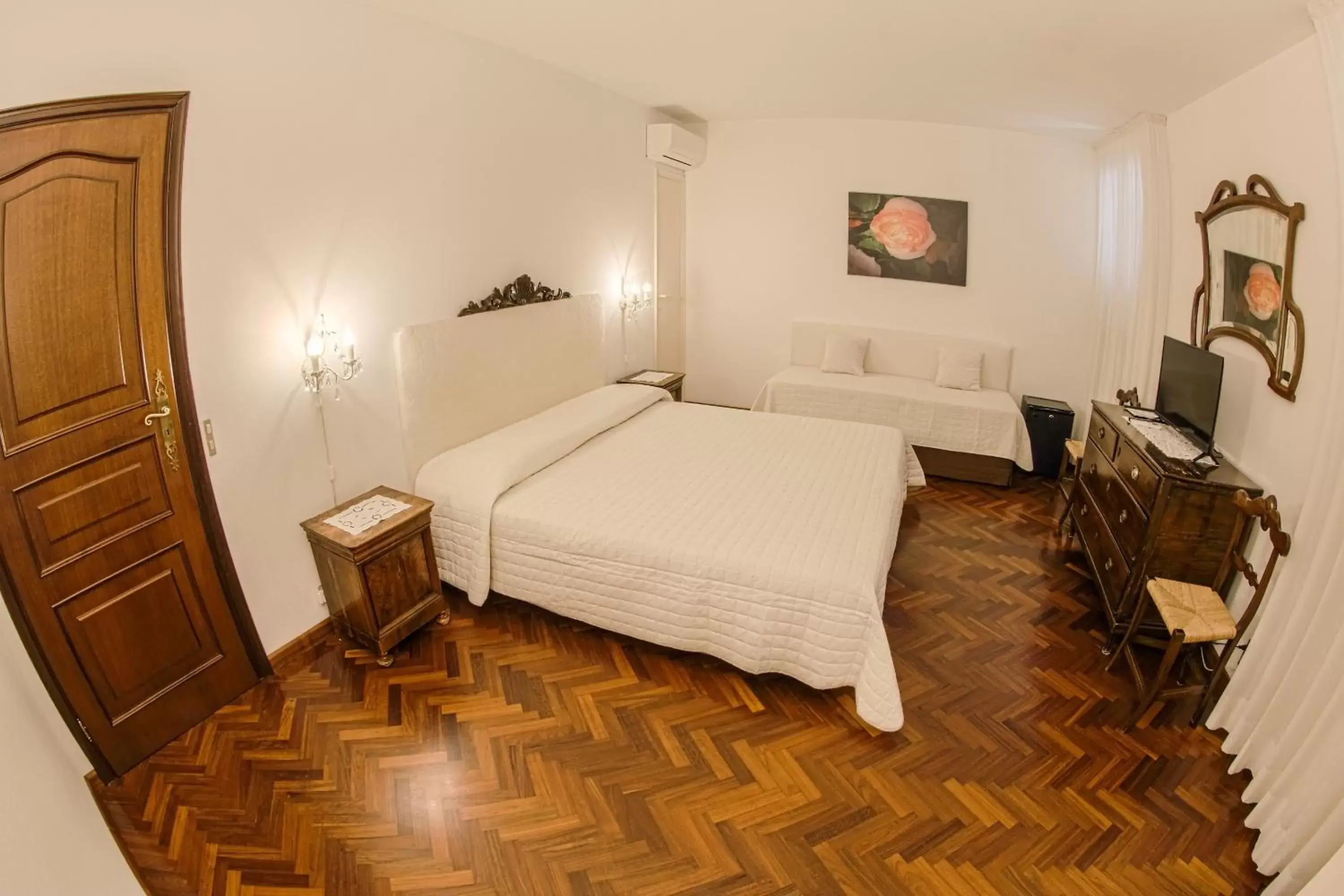 Photo of the whole room, Bed in Ai Giardini di San Vitale