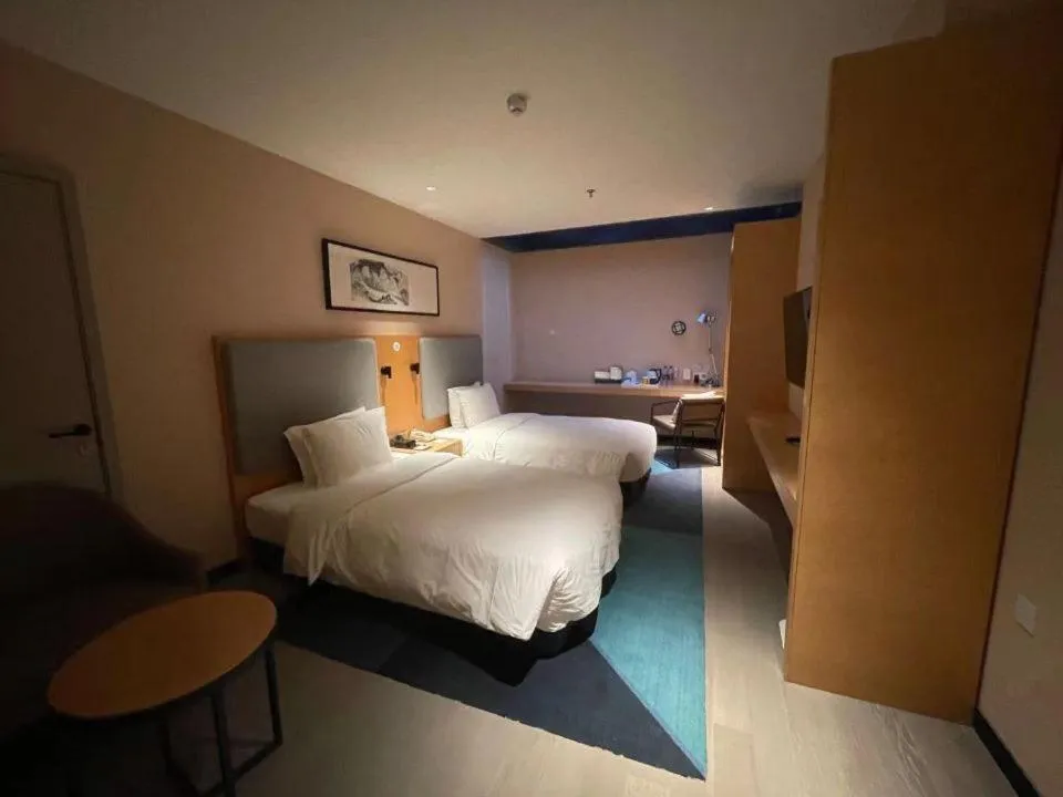 Bed in Holiday Inn Express Beijing Shijingshan Parkview by IHG