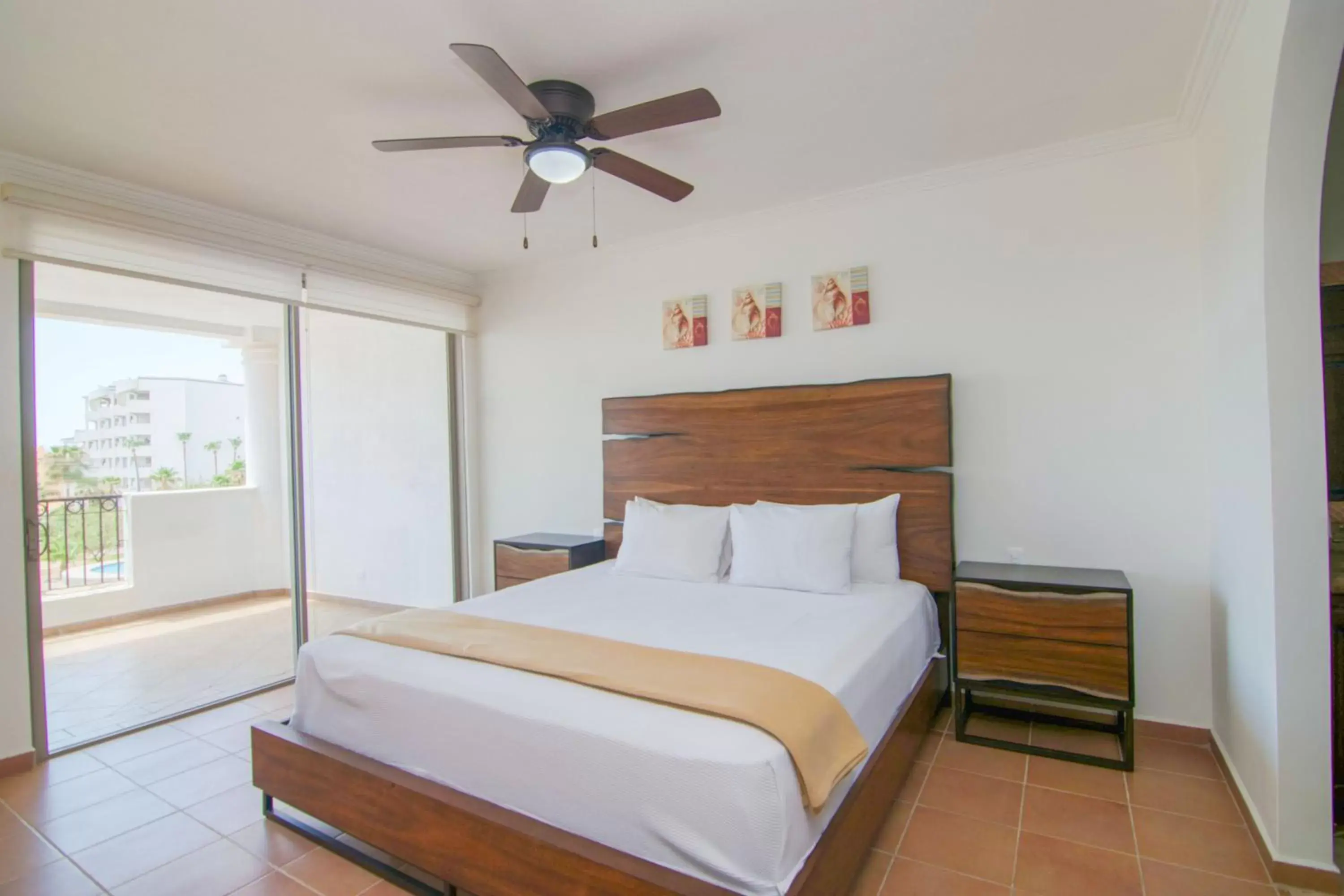 Bed in Casa Blanca Golf Villas