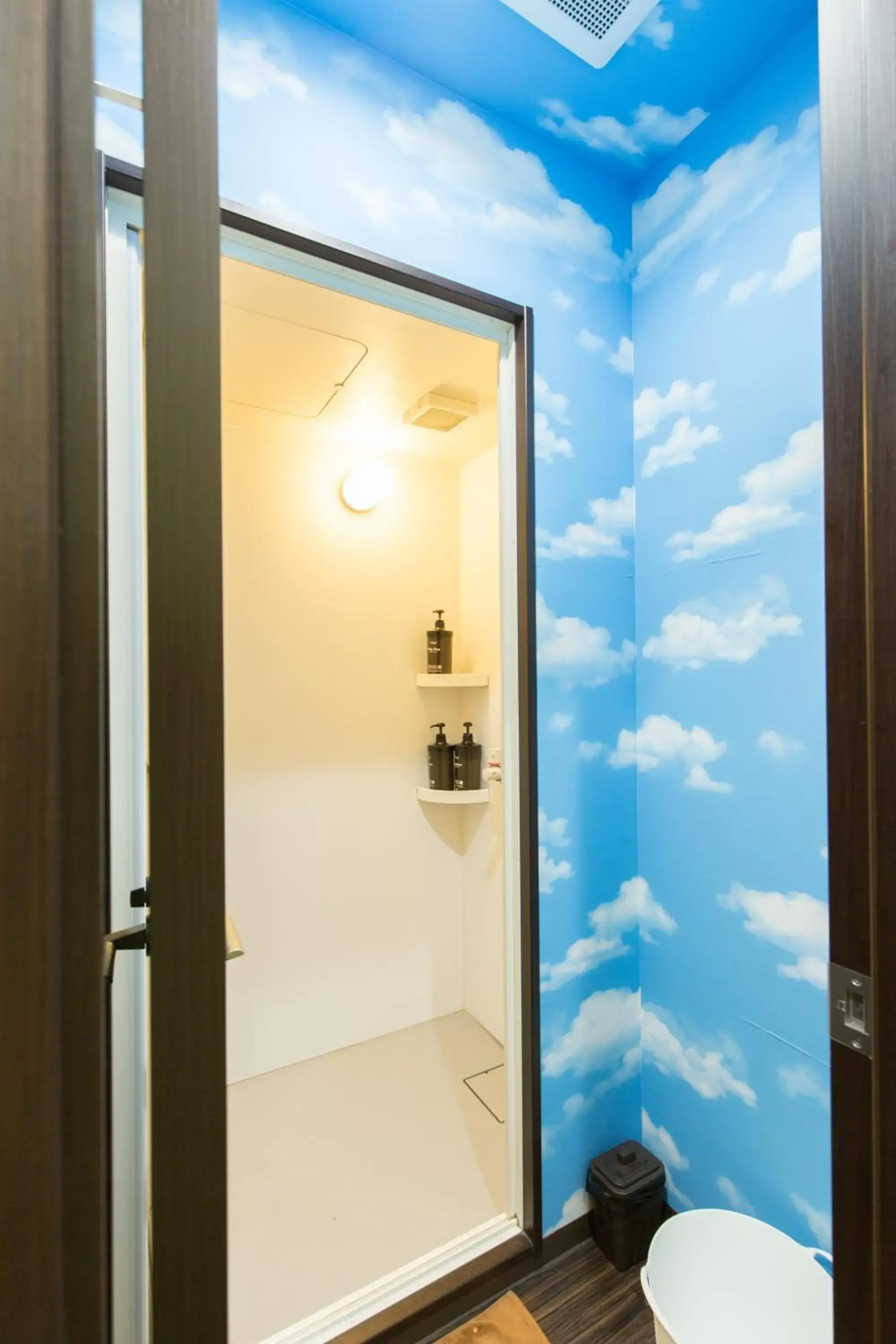 Shower, Bathroom in Backpackers Hotel Toyo