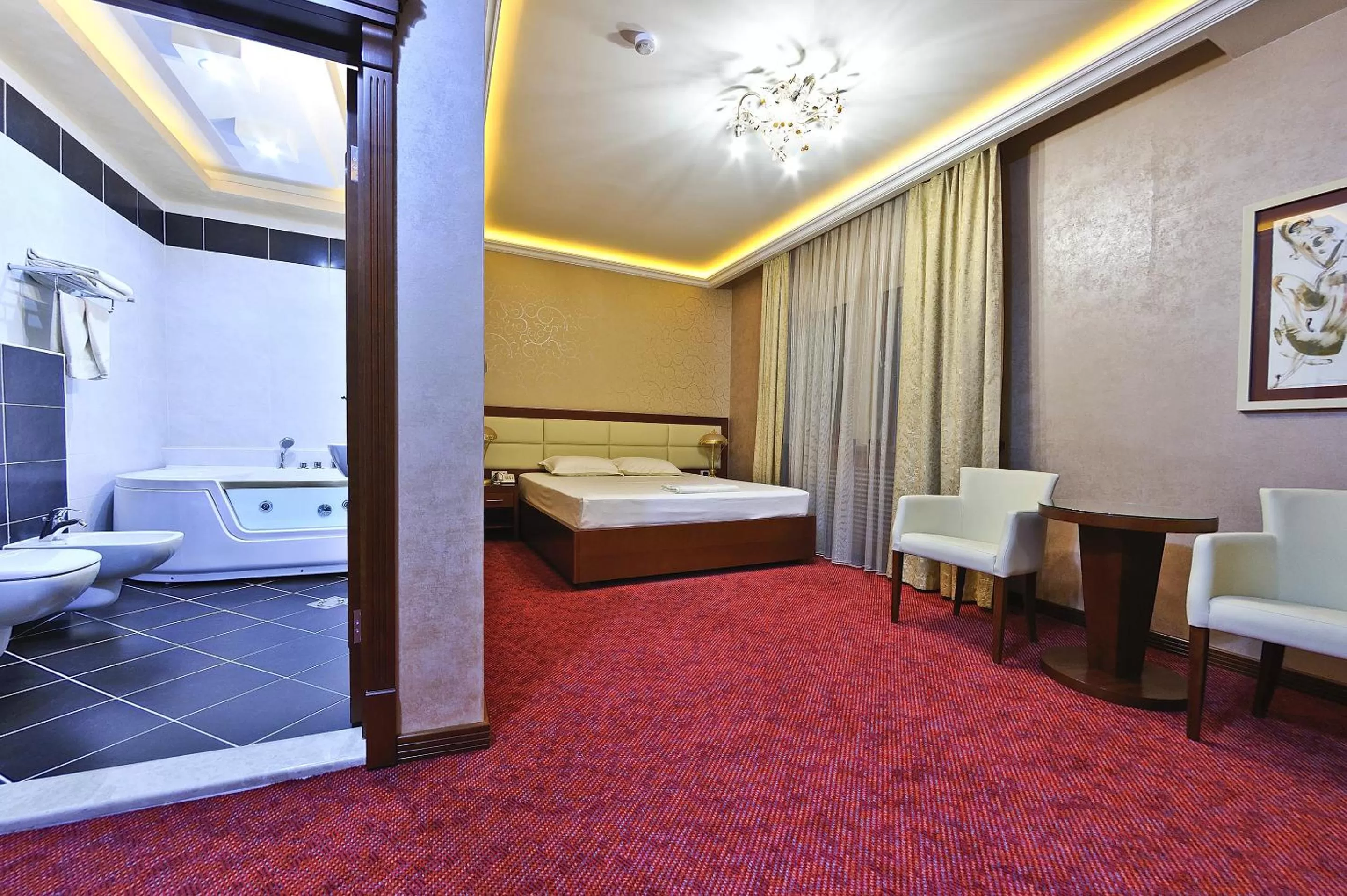 Shower, Bed in Hotel Sucevic Garni