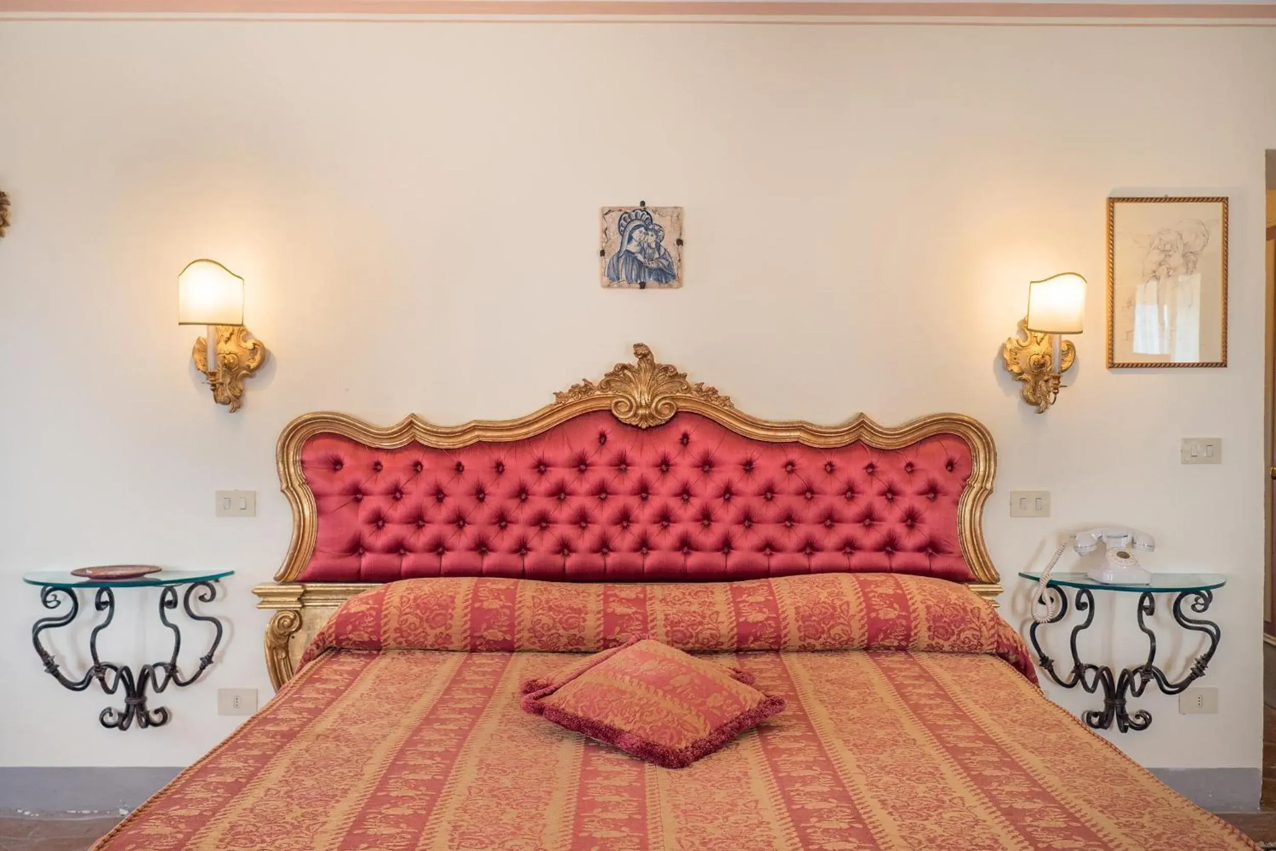 Decorative detail, Bed in Hotel San Michele