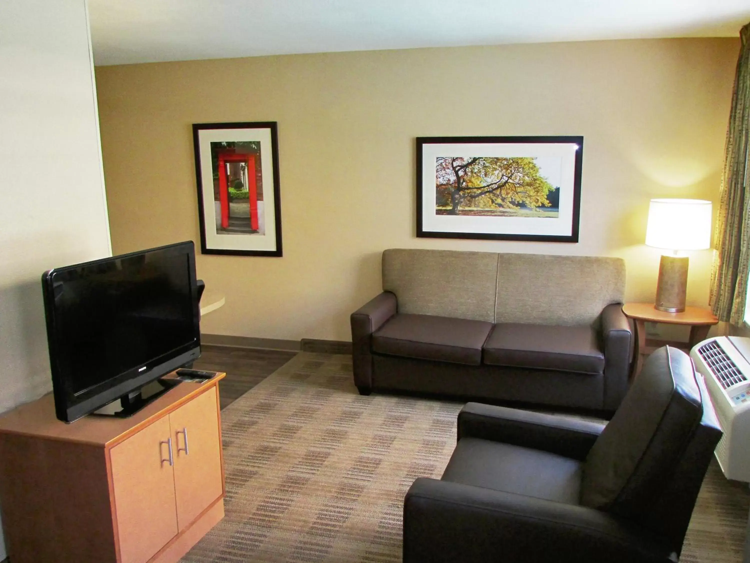 TV and multimedia, TV/Entertainment Center in Extended Stay America Suites - Indianapolis - Airport - W Southern Ave