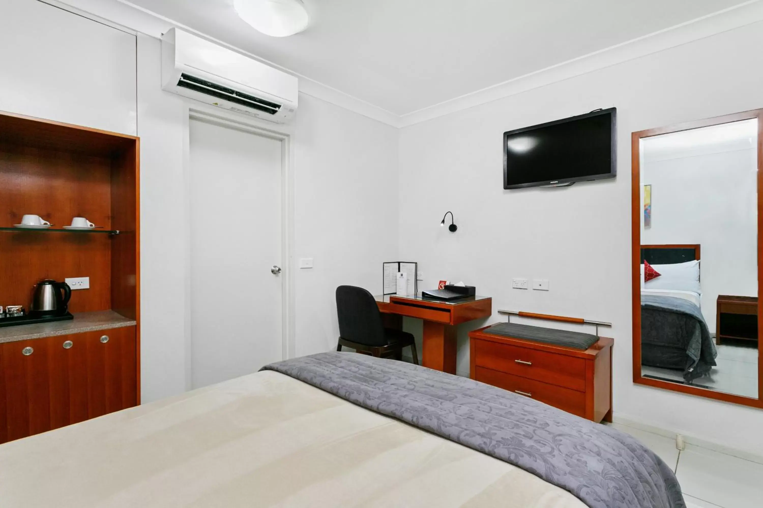 Bed in Comfort Inn & Suites Burwood