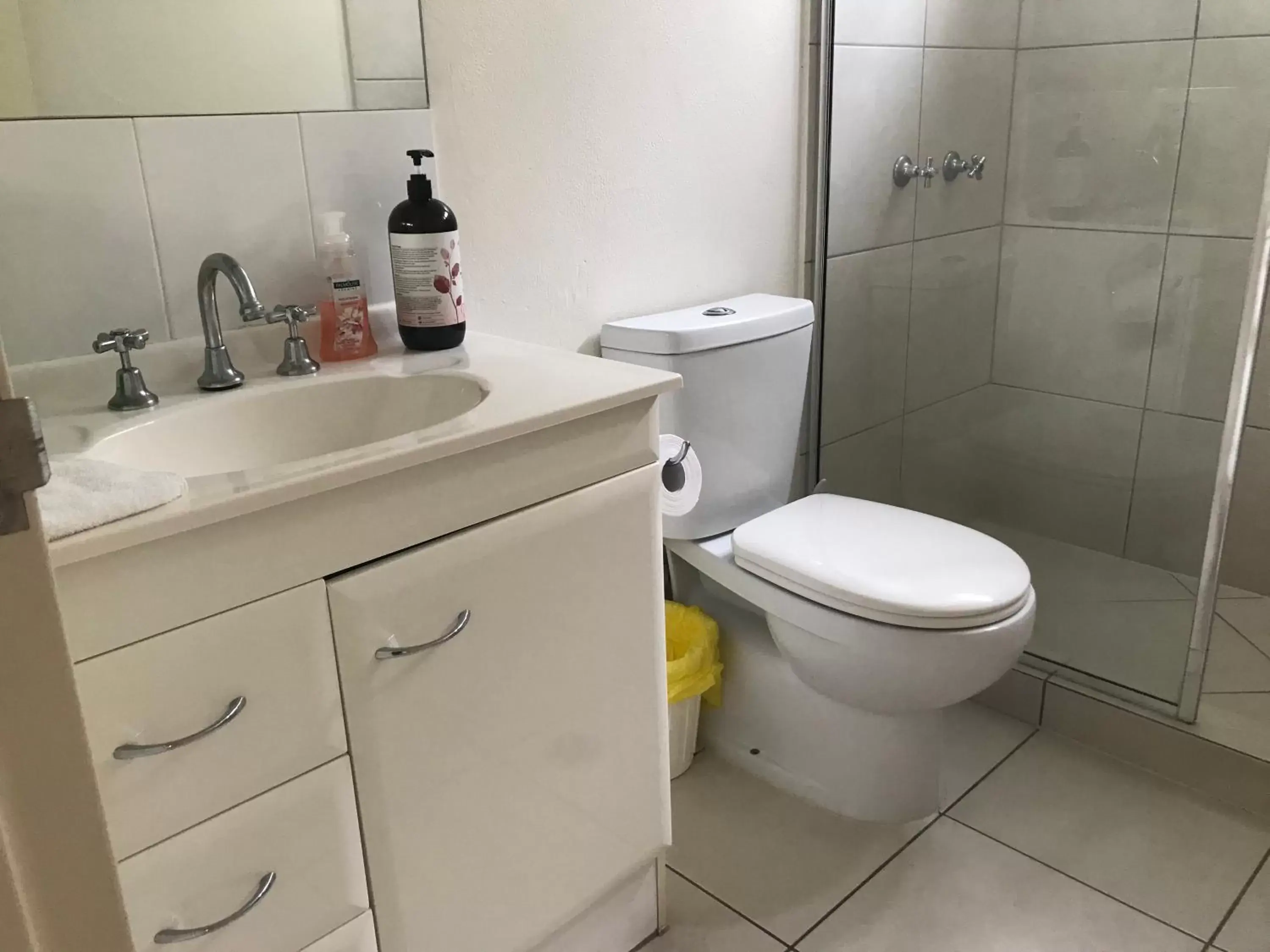 Bathroom in Reef Gateway Apartments