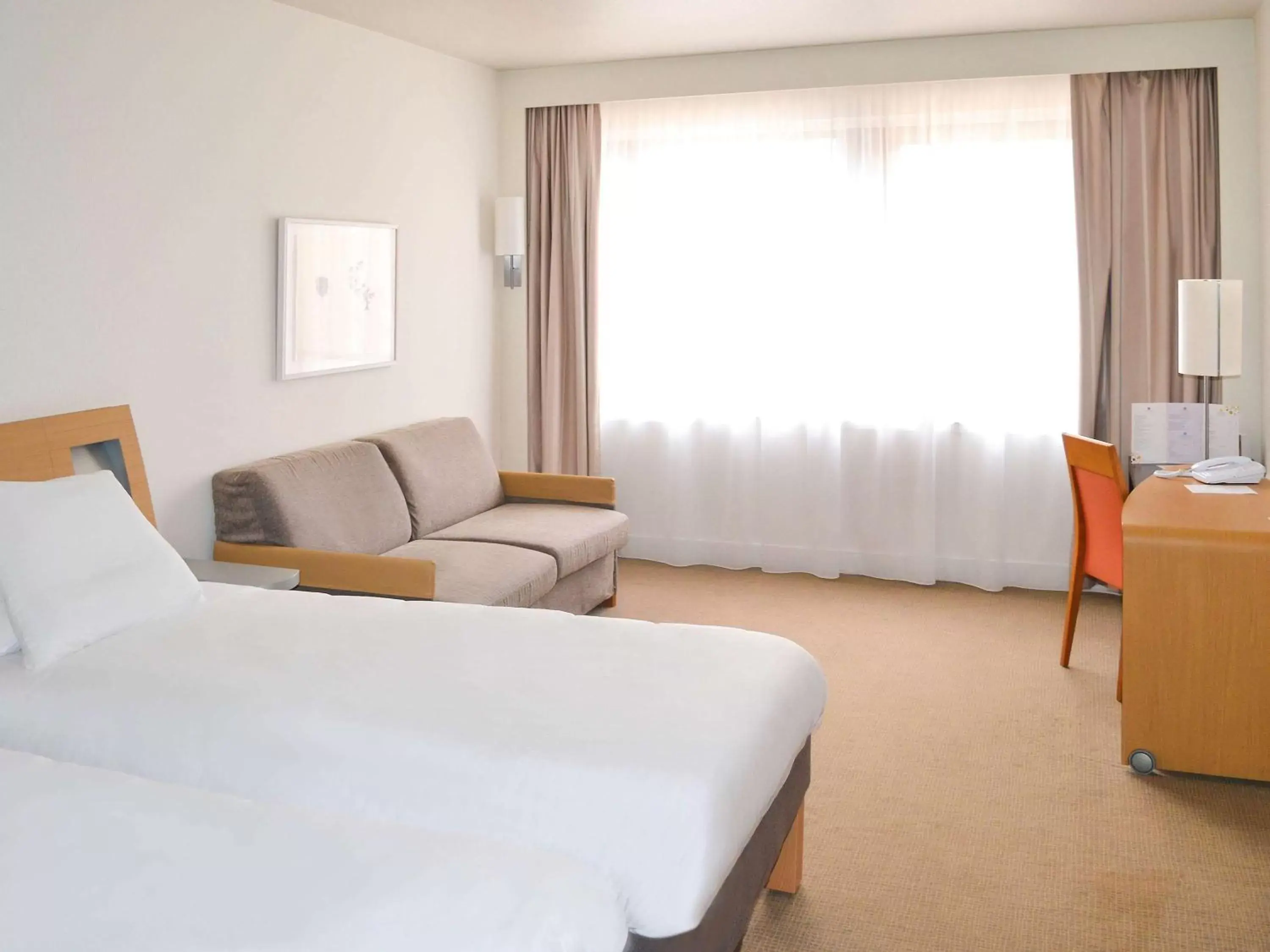 Photo of the whole room, Bed in Novotel Metz Centre