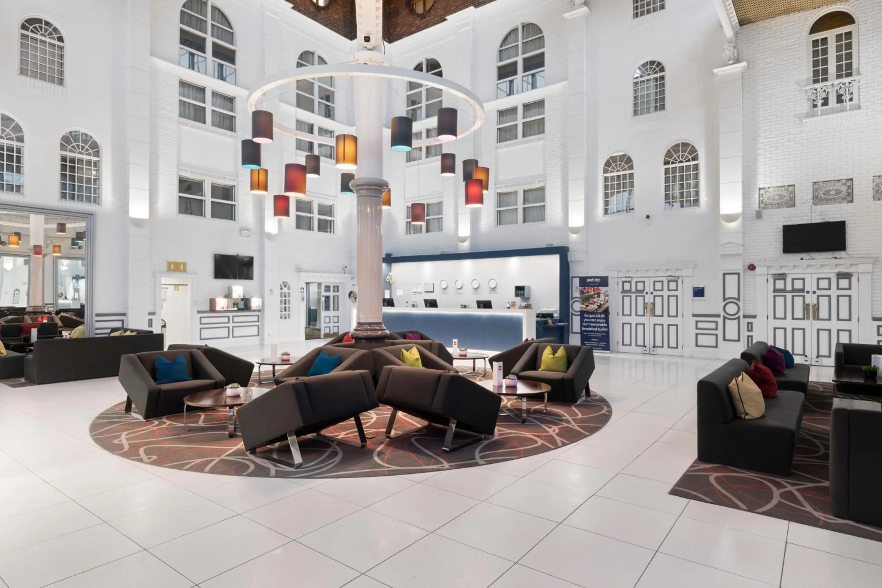 Lobby or reception in Park Inn by Radisson Cardiff City Centre