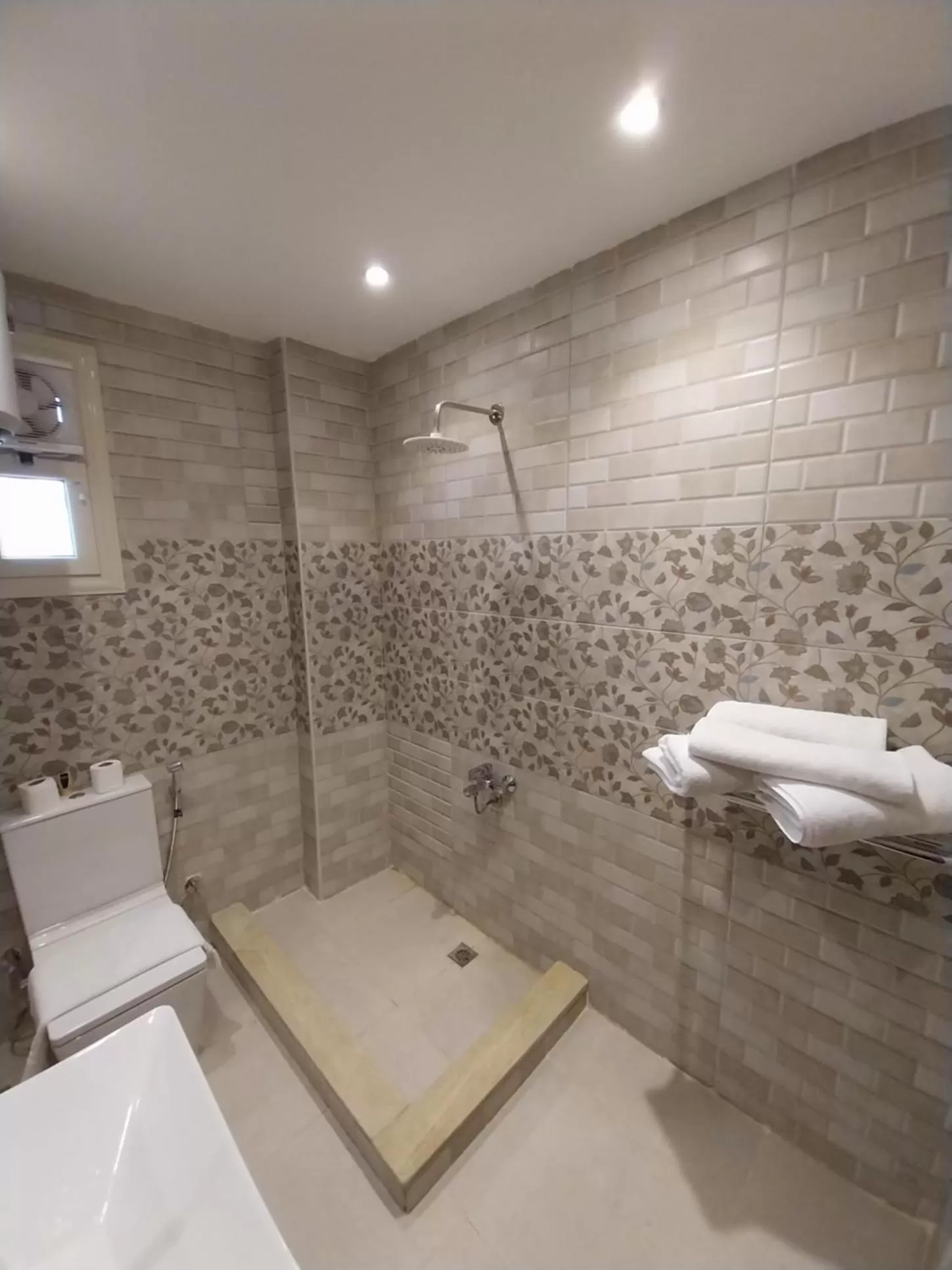 Shower, Bathroom in Eagles Pyramids View