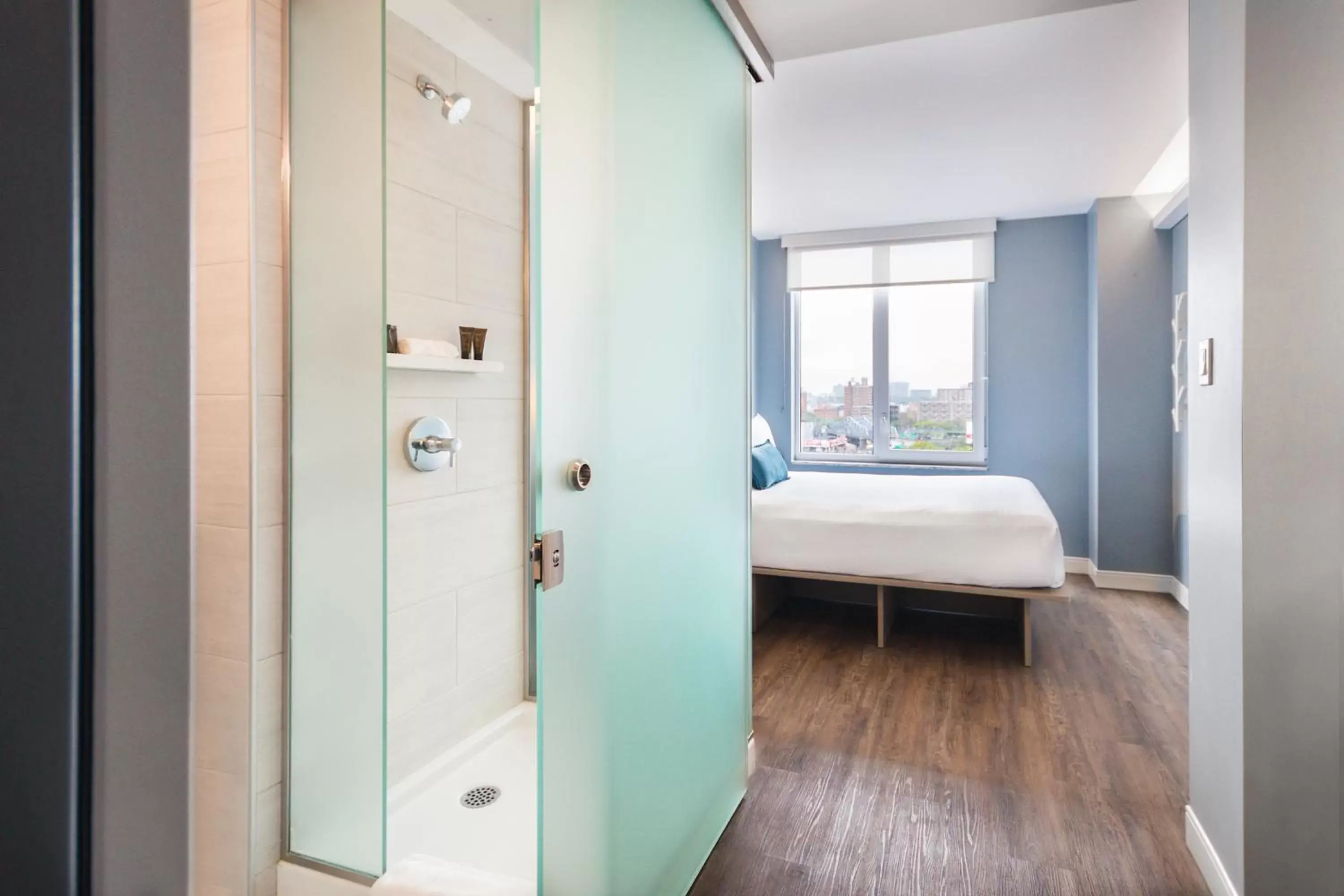 Bedroom, Bathroom in Wingate by Wyndham Bronx Haven Park