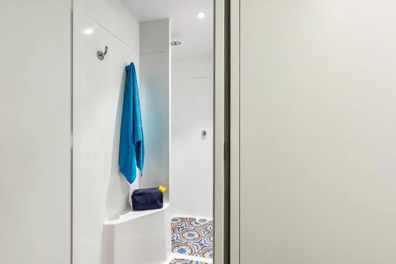 Shower, Bathroom in hotelF1 Fréjus Roquebrune sur Argens