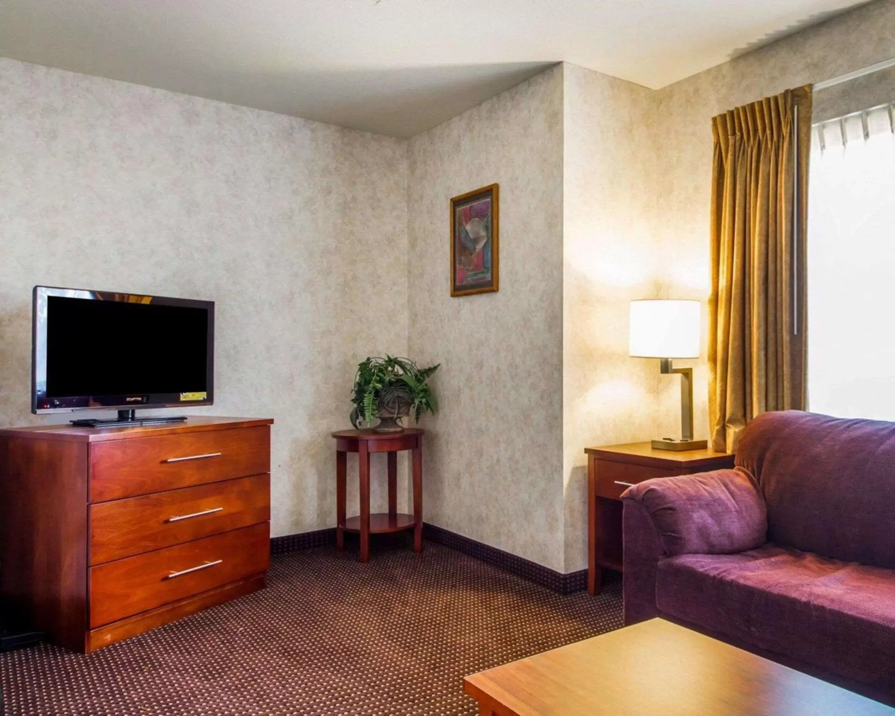 Photo of the whole room, TV/Entertainment Center in Comfort Inn Watsonville