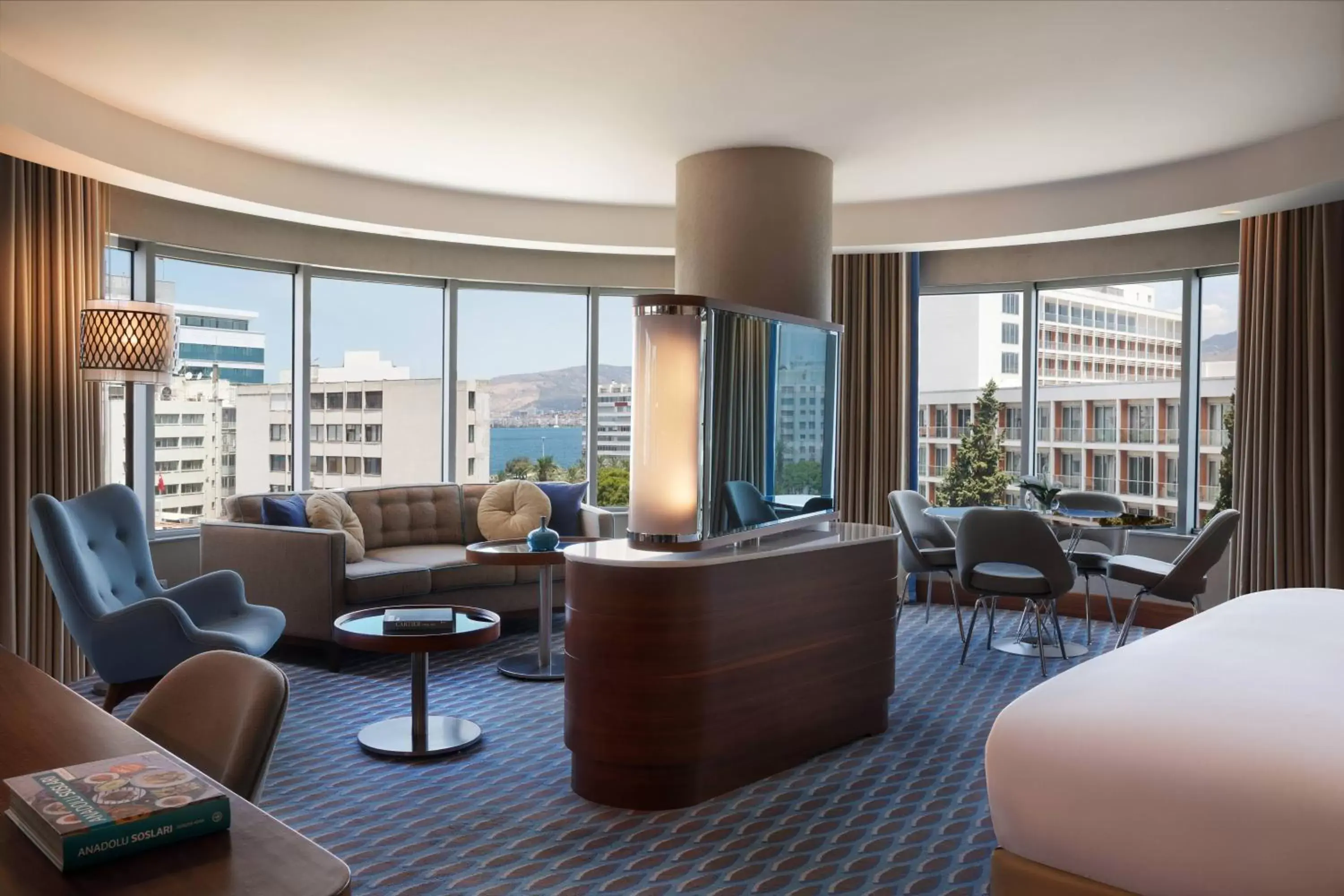 Bedroom, Seating Area in Renaissance Izmir Hotel