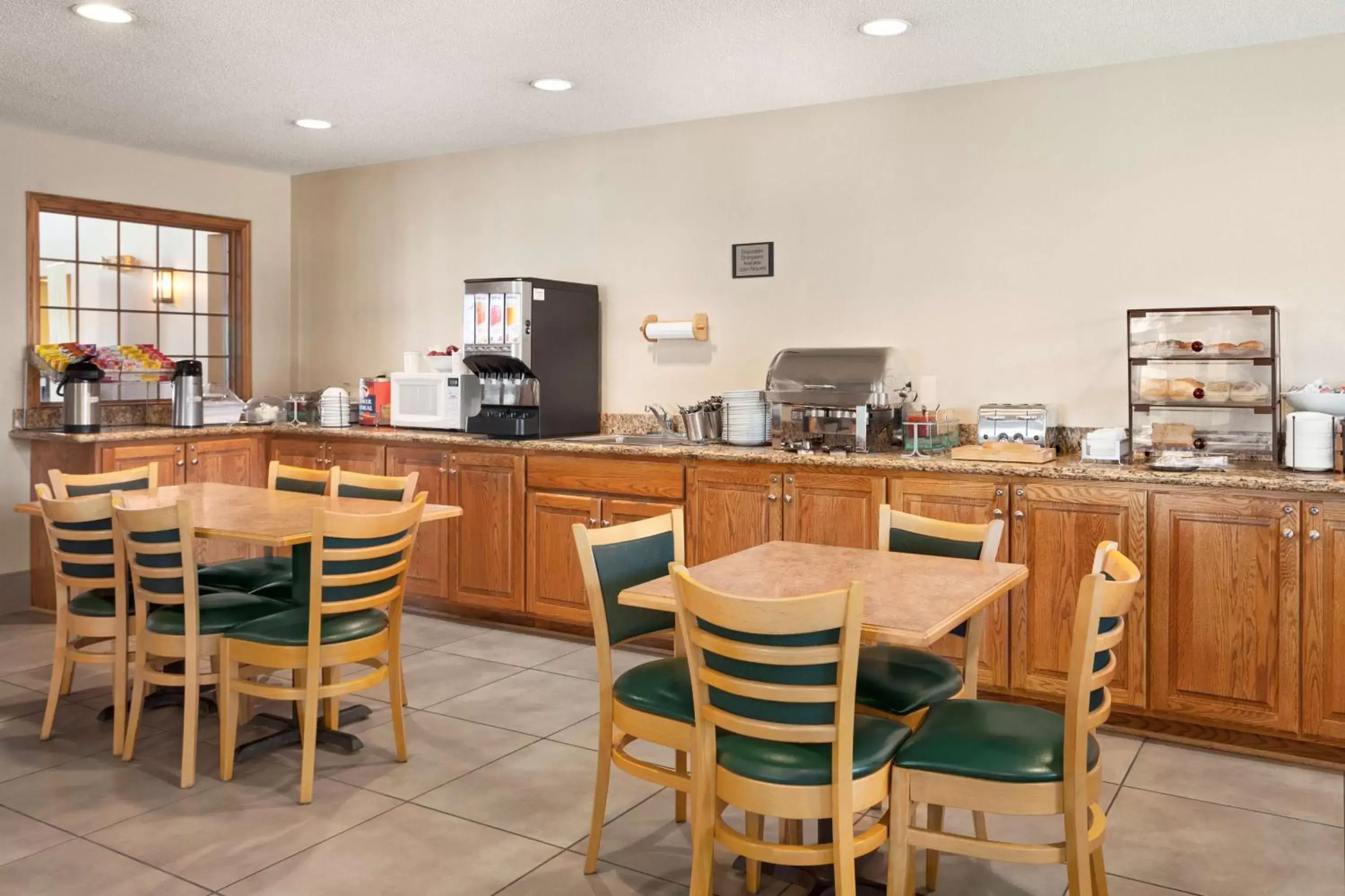 Restaurant/Places to Eat in Country Inn & Suites by Radisson, Fort Dodge, IA