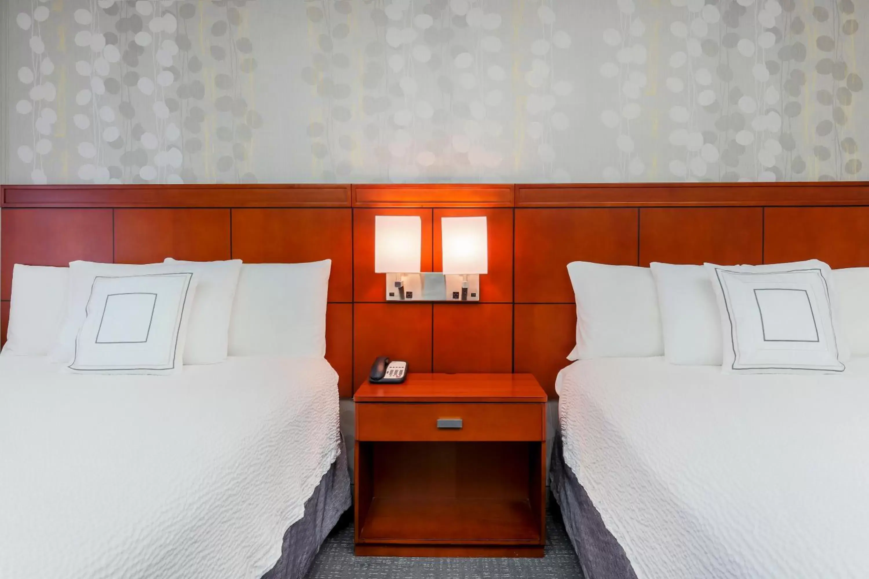 Bedroom, Bed in Courtyard by Marriott Dallas Arlington South