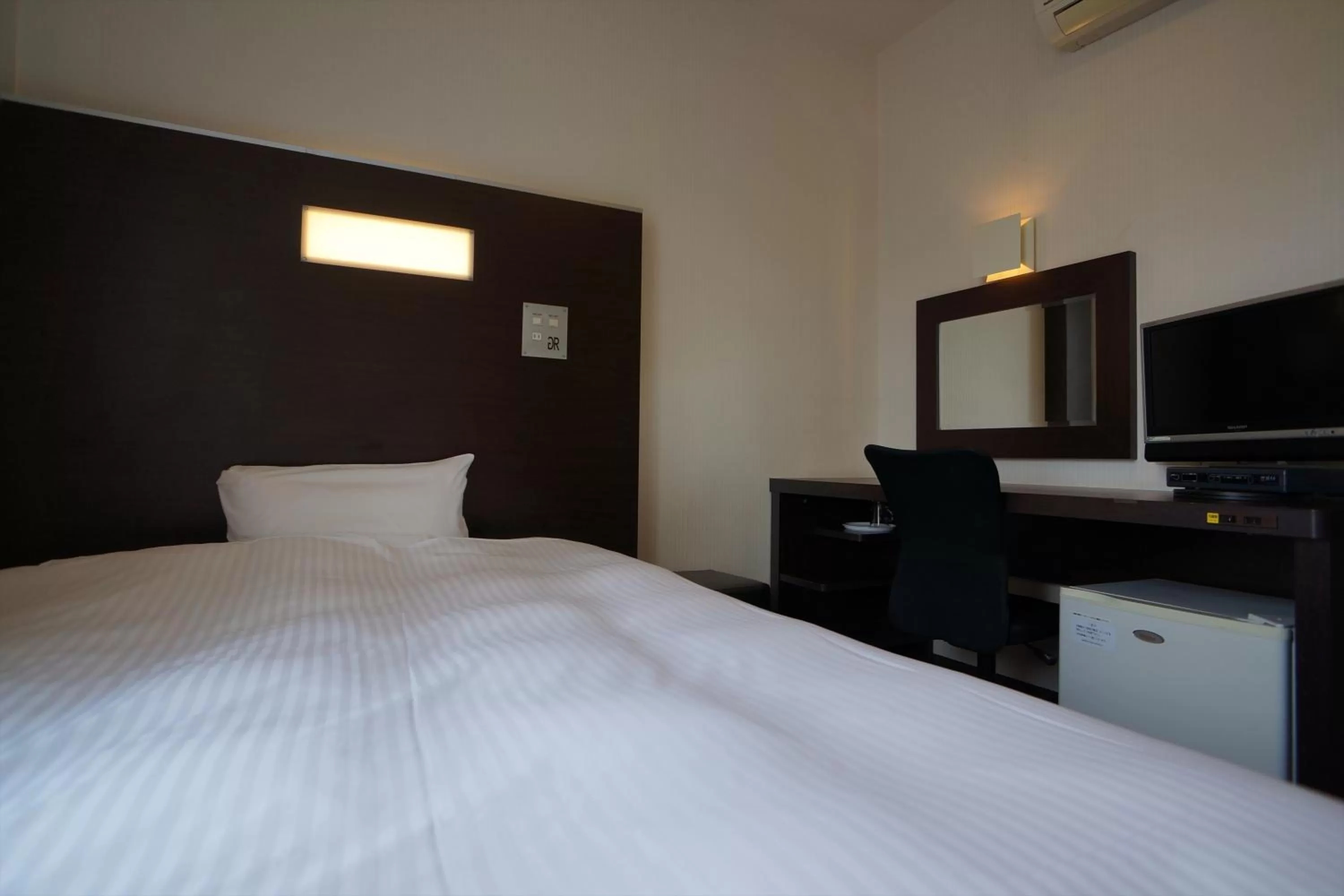 Photo of the whole room, Bed in Green Rich Hotel Hiroshima Shinkansenguchi (Artificial hot spring Futamata Yunohana)