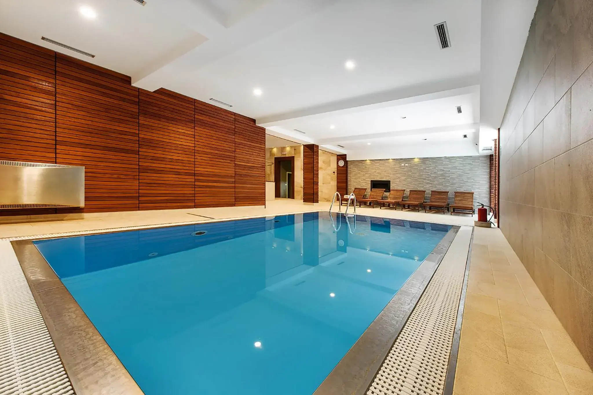 Swimming Pool in Hotel Rakovec