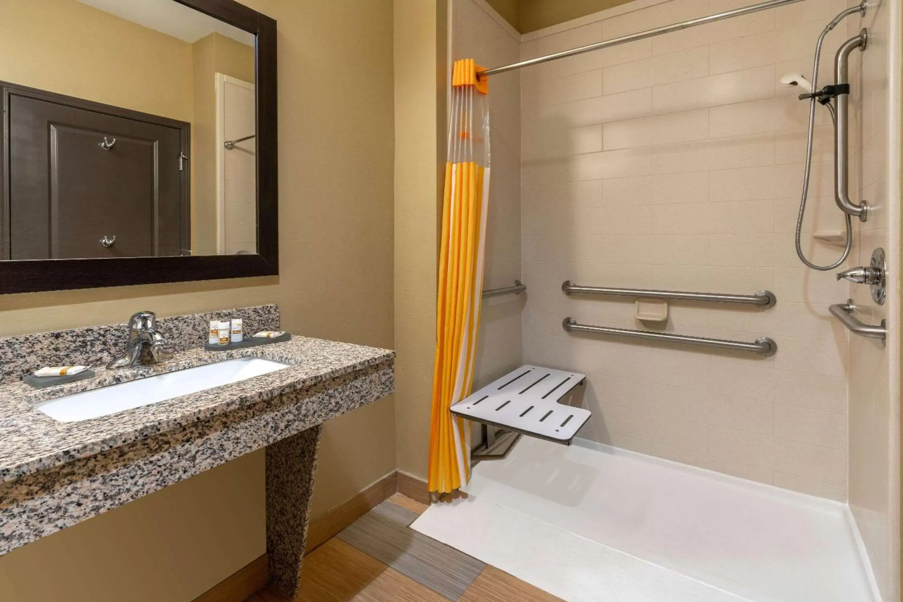 Shower, Bathroom in La Quinta by Wyndham Muskogee