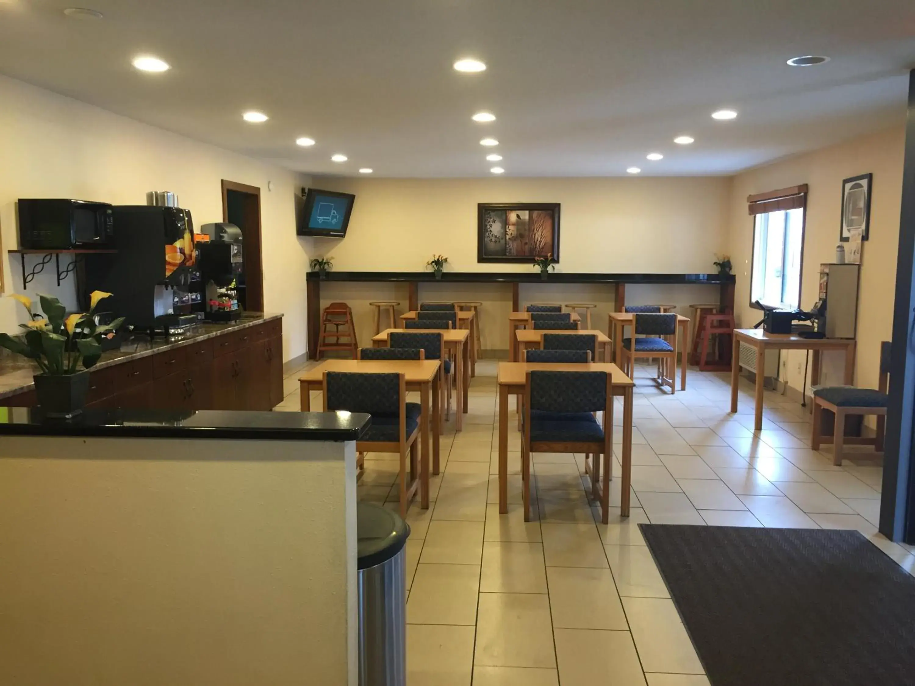 Dining area, Restaurant/Places to Eat in Americas Best Value Inn Grand Forks