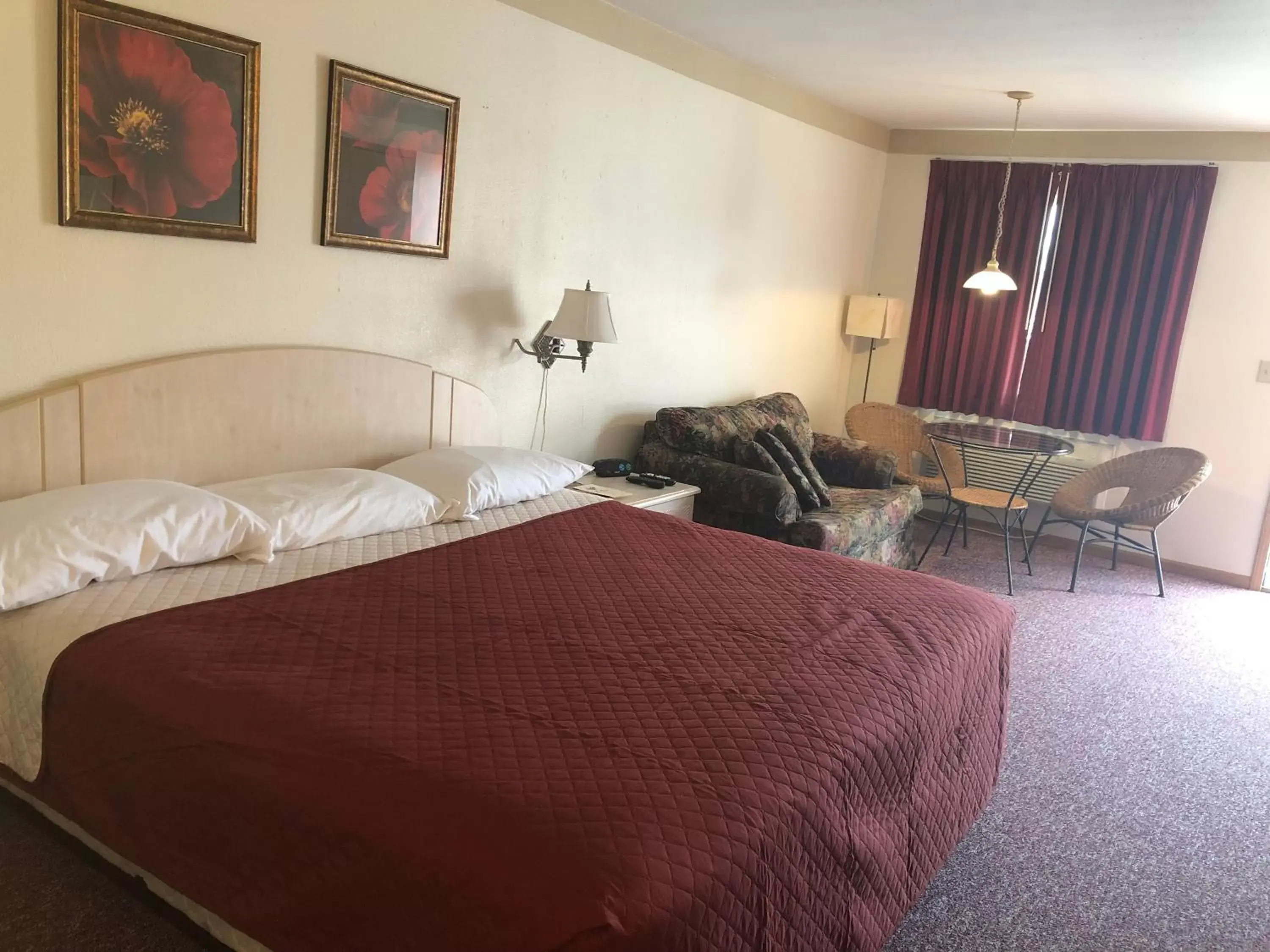 Photo of the whole room, Bed in Wheels Motel