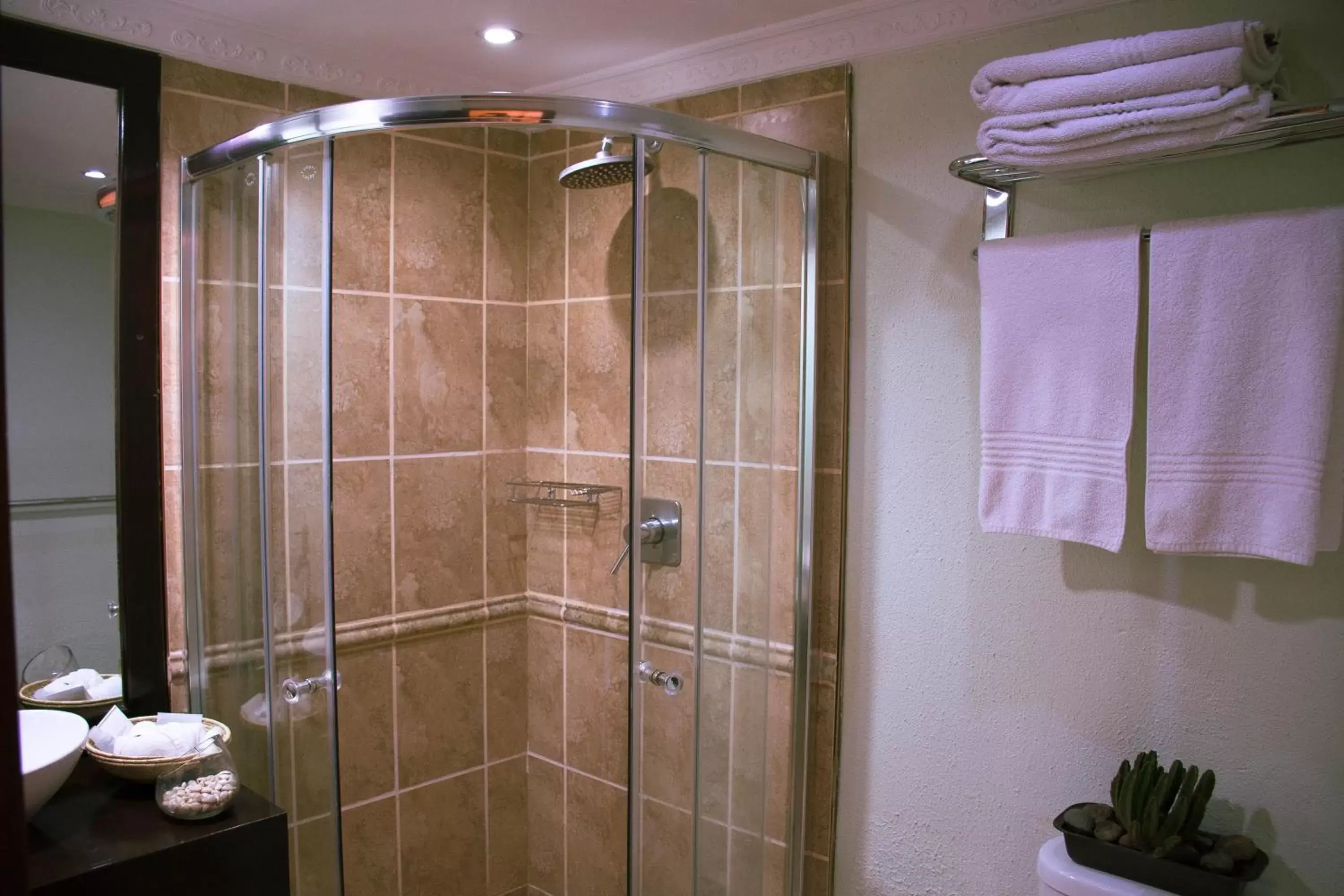 Shower, Bathroom in Zawadi House Lodge