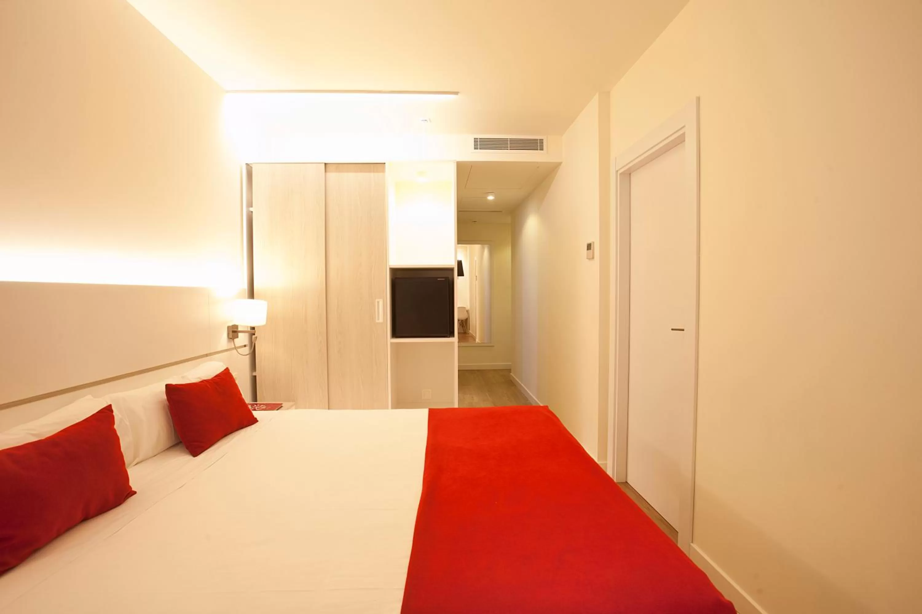 Bed in Hotel Pompaelo Plaza del Ayuntamiento & Spa