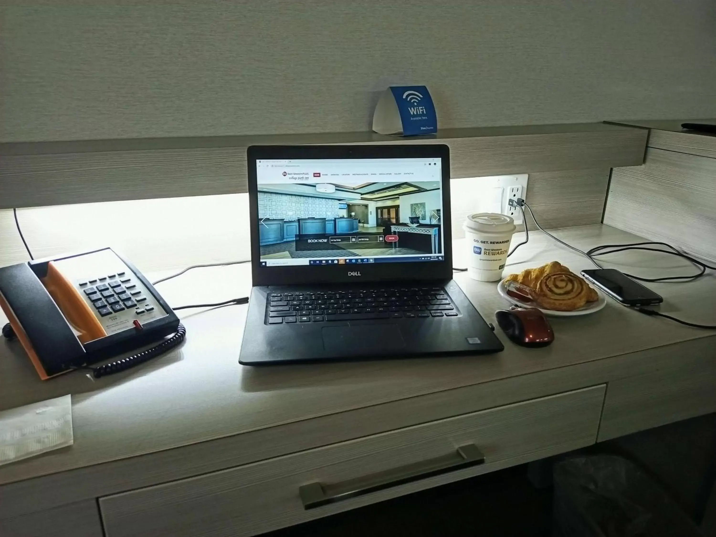 Photo of the whole room, TV/Entertainment Center in Best Western Plus Village Park Inn