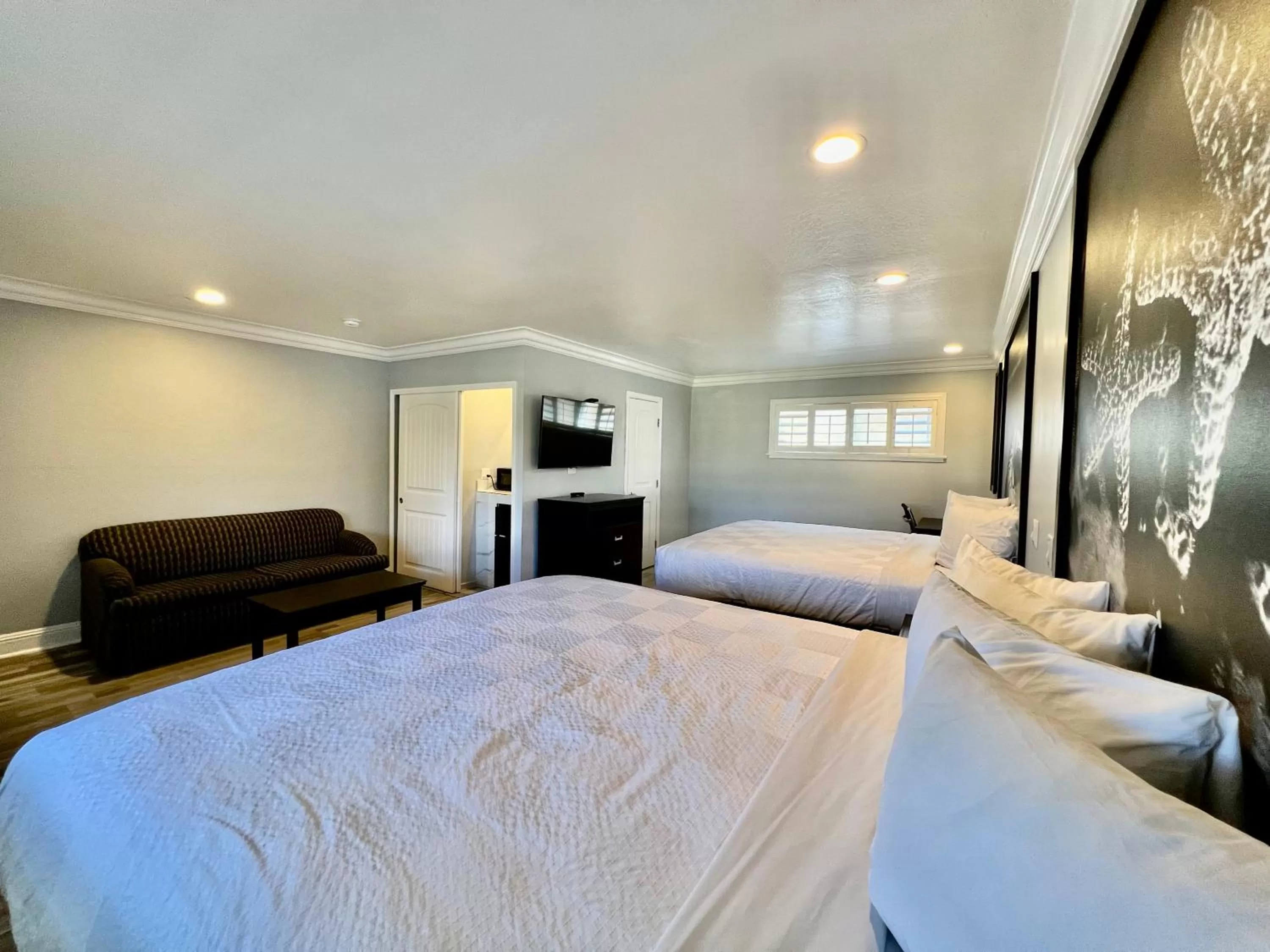 Bed in Aura Inn Monterey