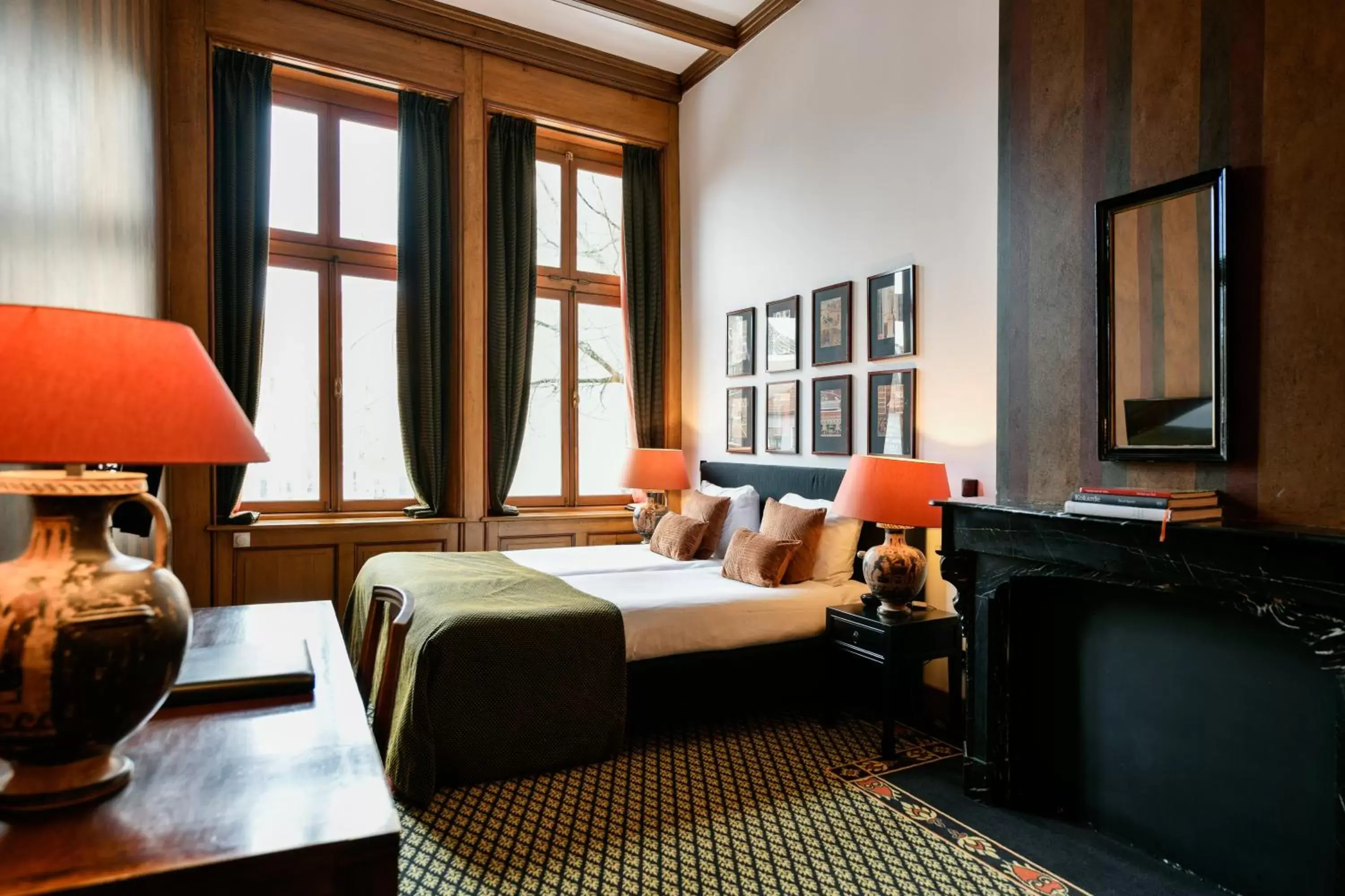 Bed in Grand Boutique Hotel-Restaurant Huis Vermeer