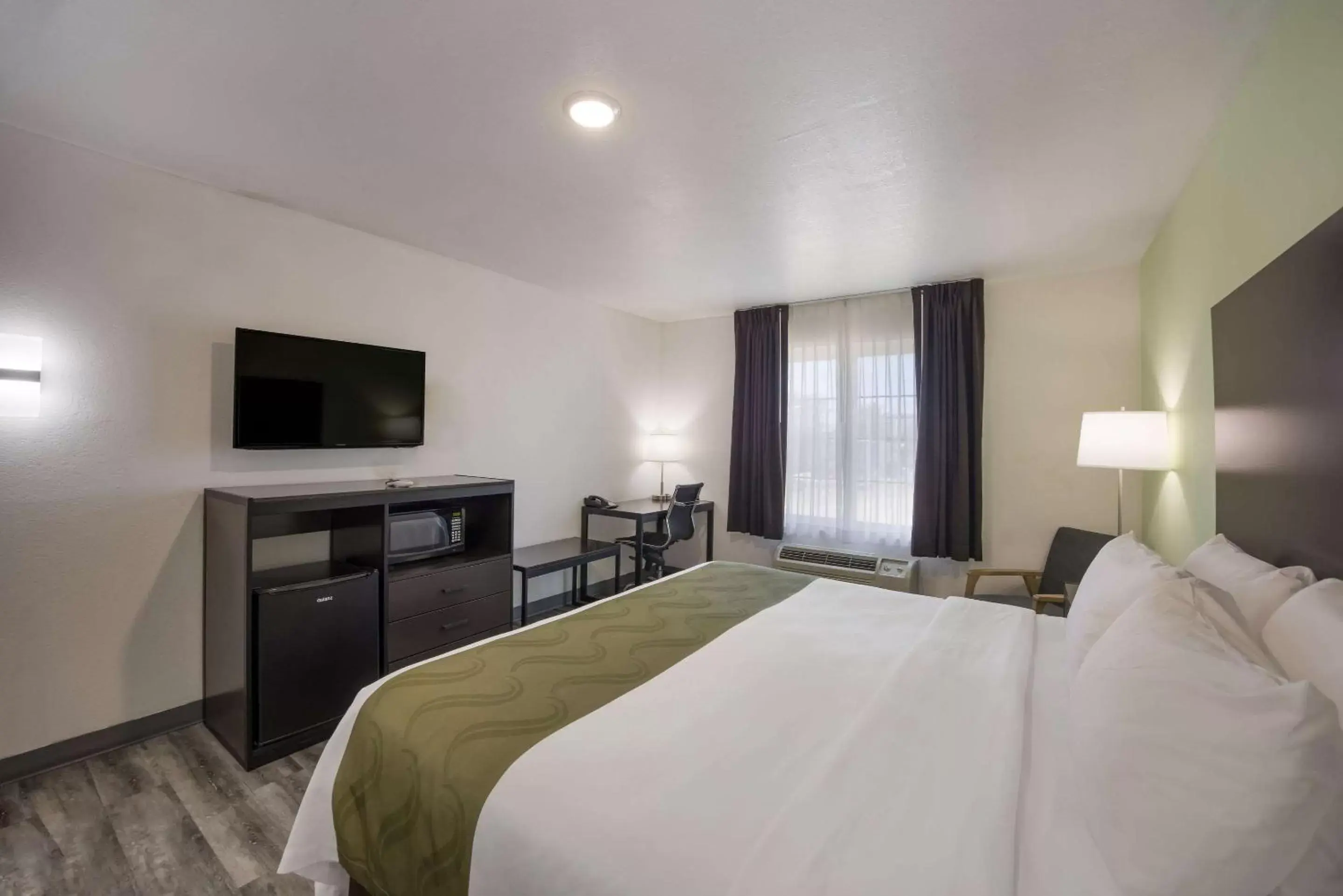 Bedroom, Bed in Quality Inn & Suites Clayton, NM Bedroom, Bed in Quality Inn & Suites Clayton, NM