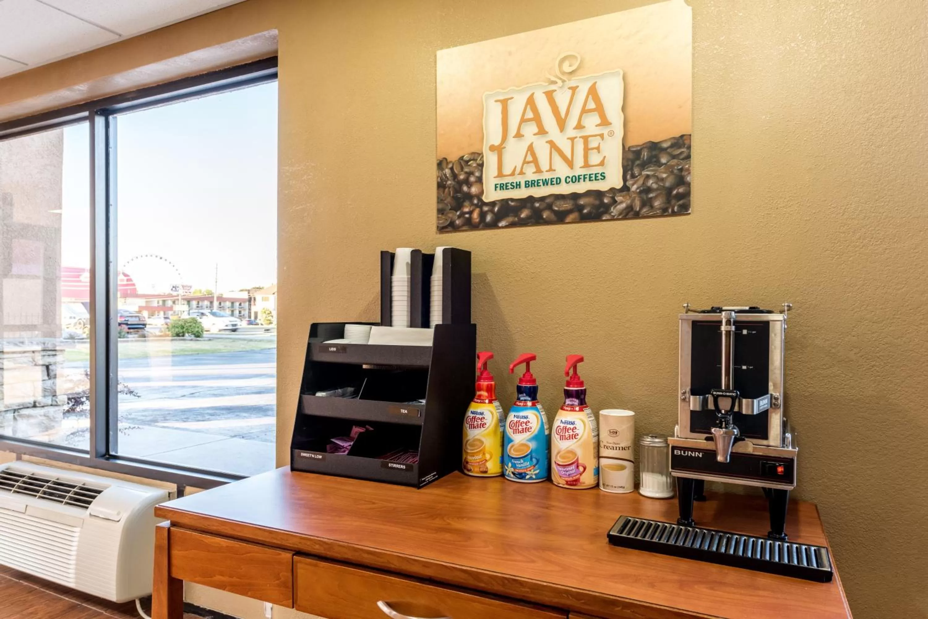 Coffee/tea facilities in Red Roof Inn & Suites Pigeon Forge Parkway