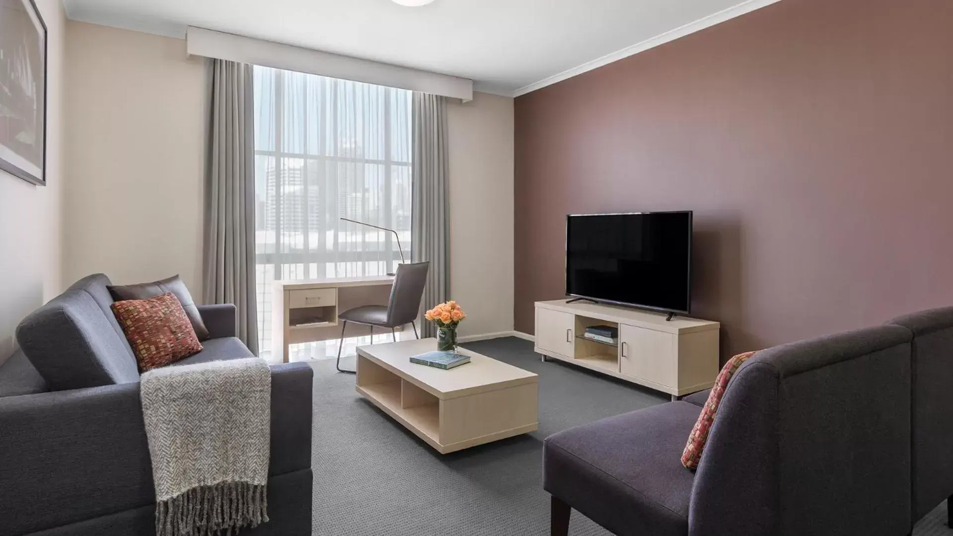 TV and multimedia, Seating Area in Oaks Sydney Goldsbrough Suites