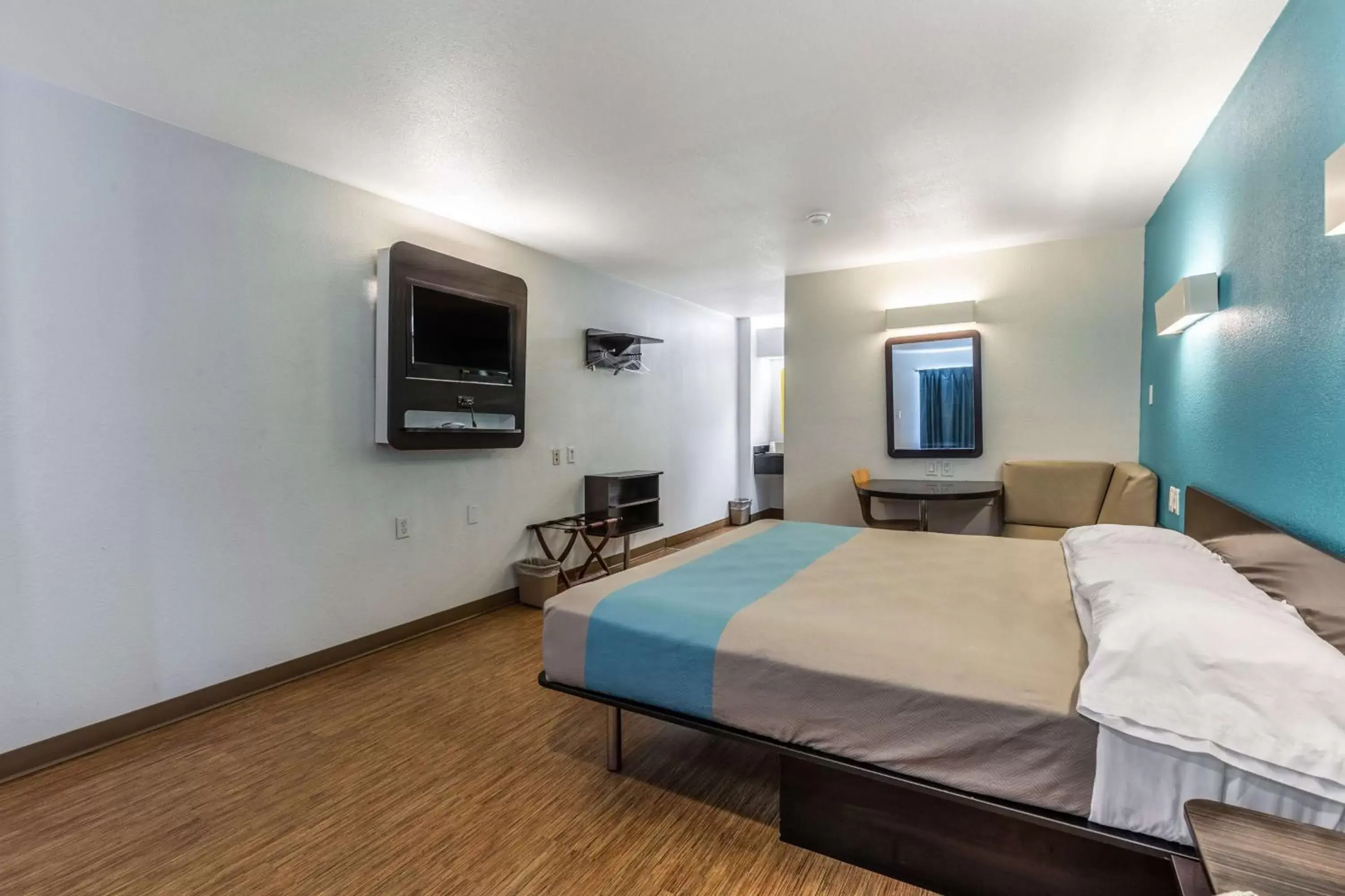Bedroom, TV/Entertainment Center in Motel 6 Port Lavaca, TX