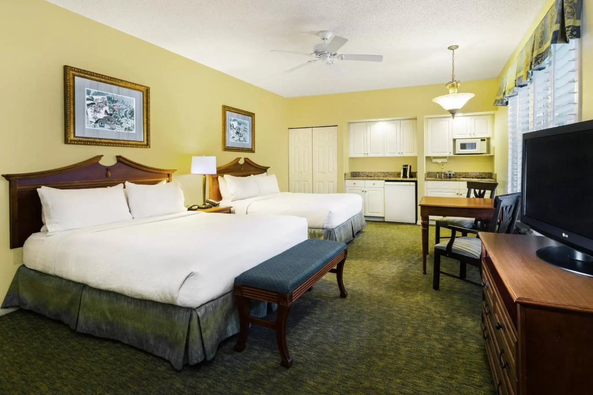 Photo of the whole room, Bed in Holiday Inn & Suites Clearwater Beach S-Harbourside