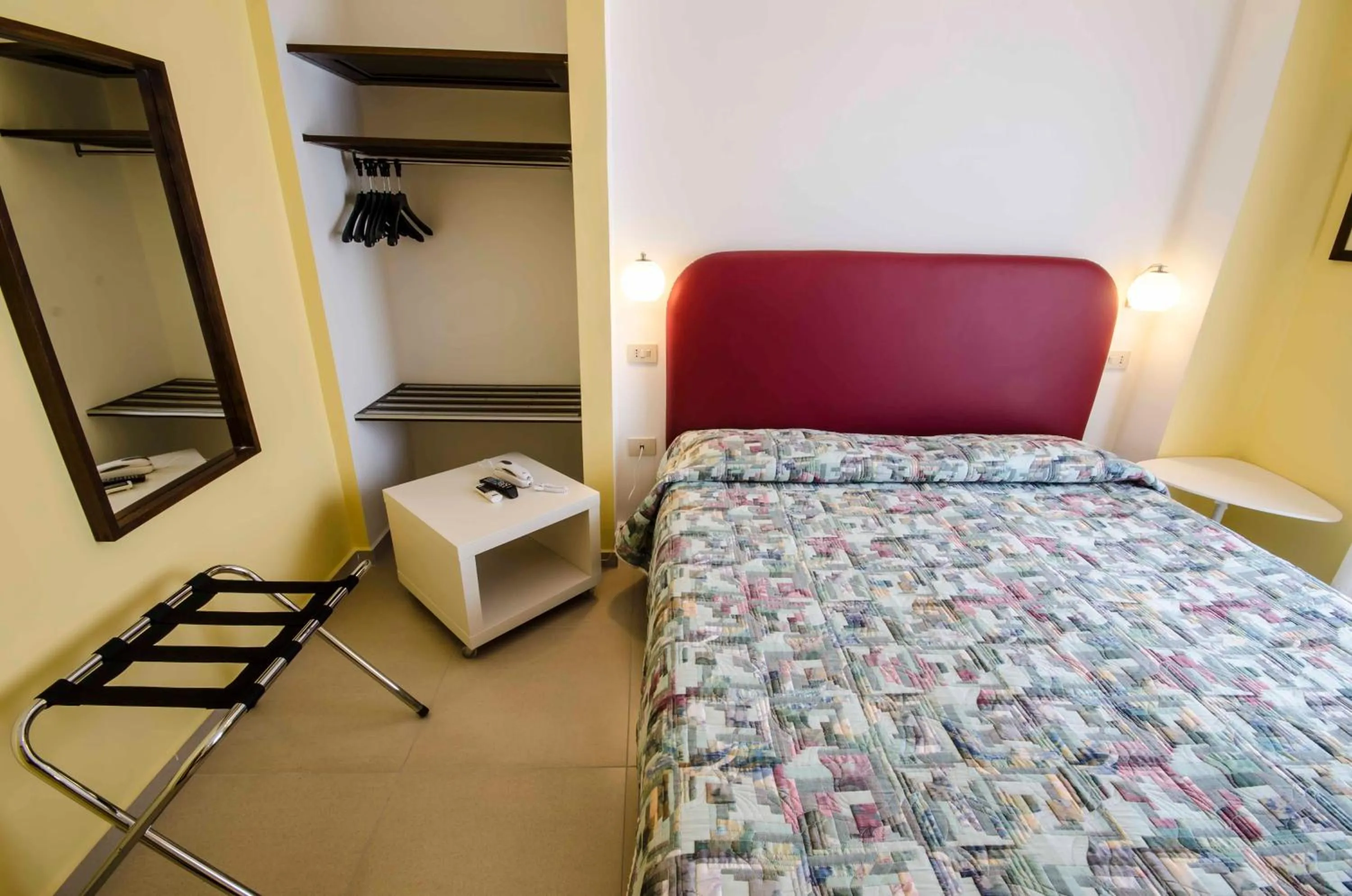 Photo of the whole room, Bed in Hotel Tarconte