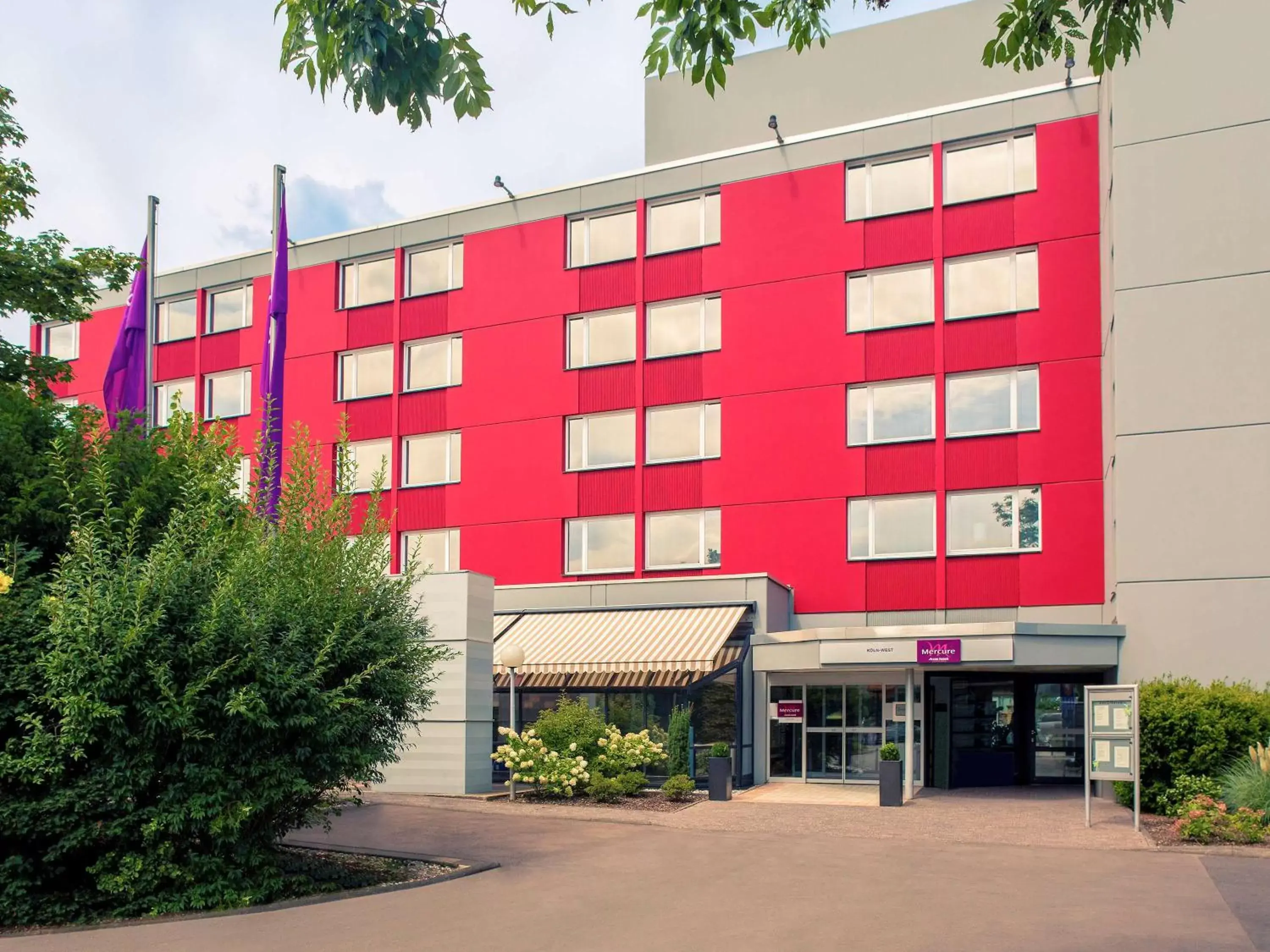 Property Building in Mercure Hotel Köln West