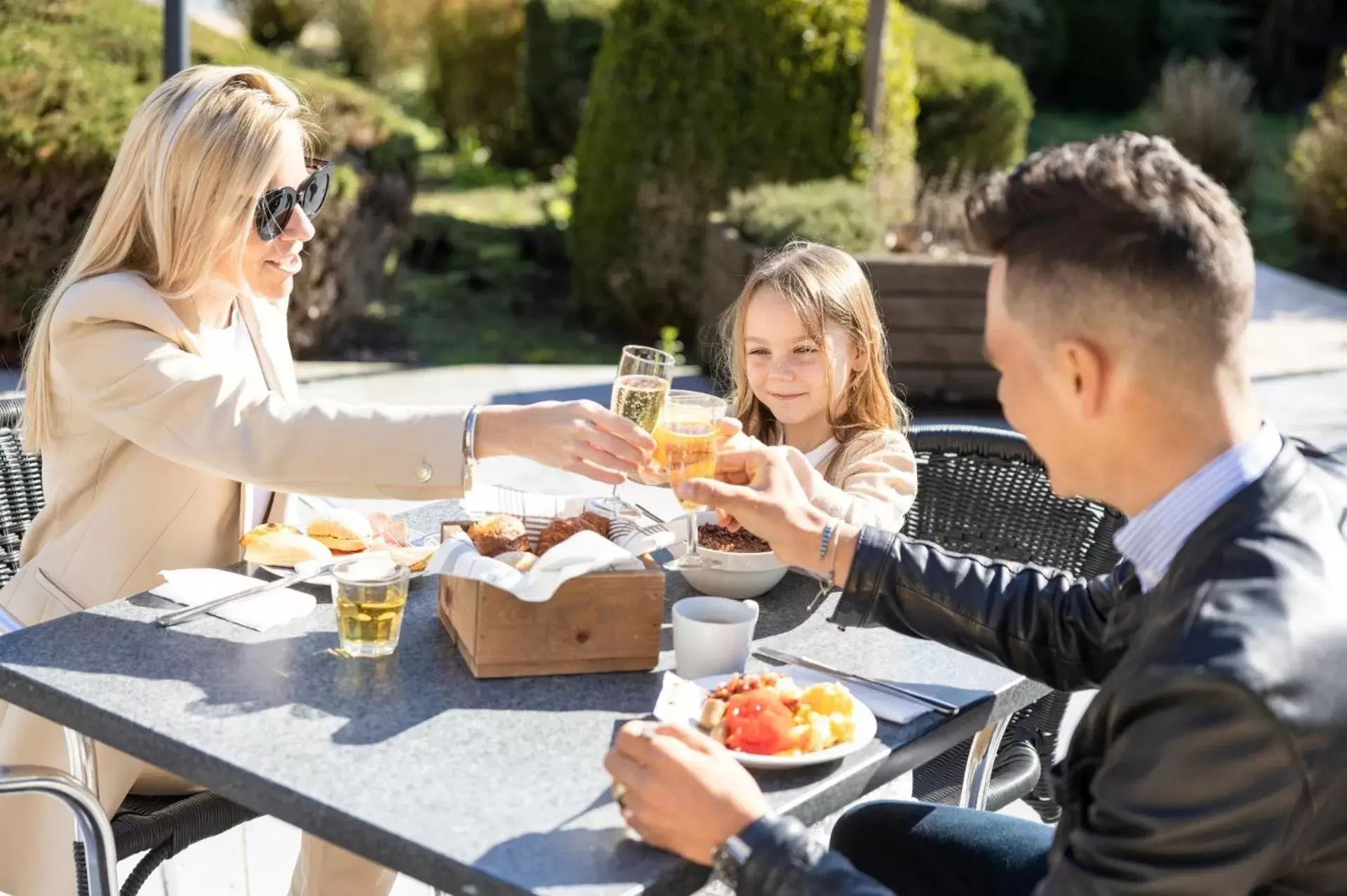 Restaurant/places to eat, Family in Green Park Hotel Brugge