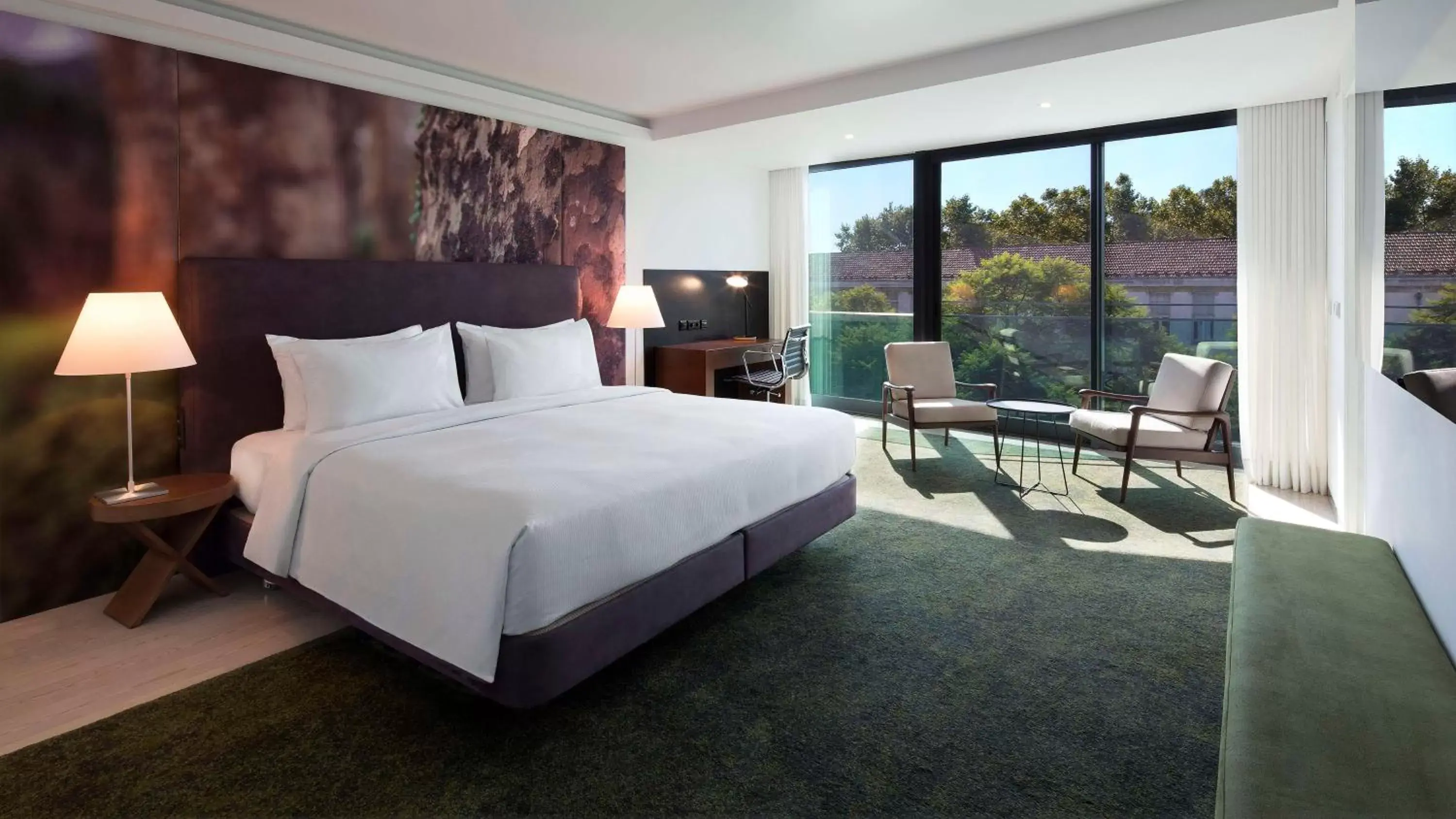 Bed in DoubleTree by Hilton Lisbon Fontana Park