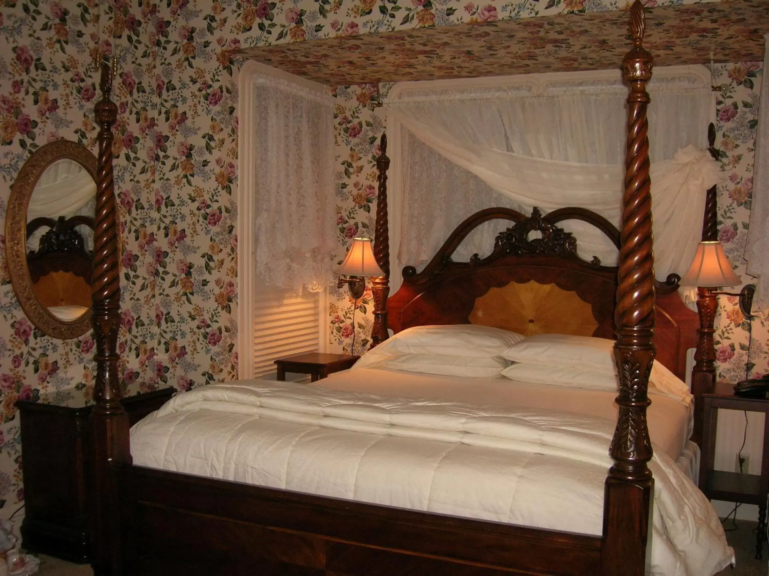 Bed in Bradford Place Inn (California)
